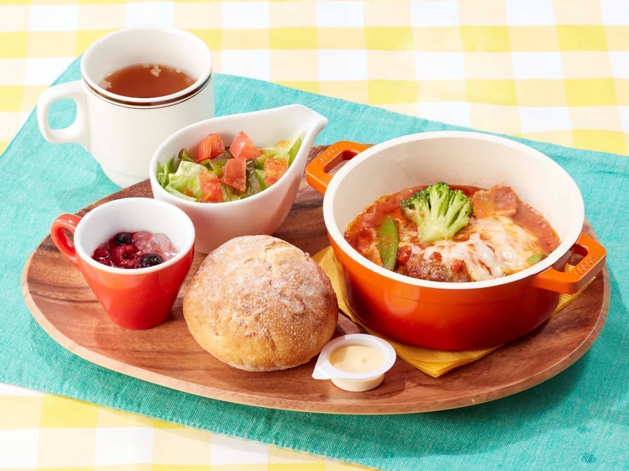Cocos "Cocotte hamburger lunch with plenty of tomato sauce and cheese