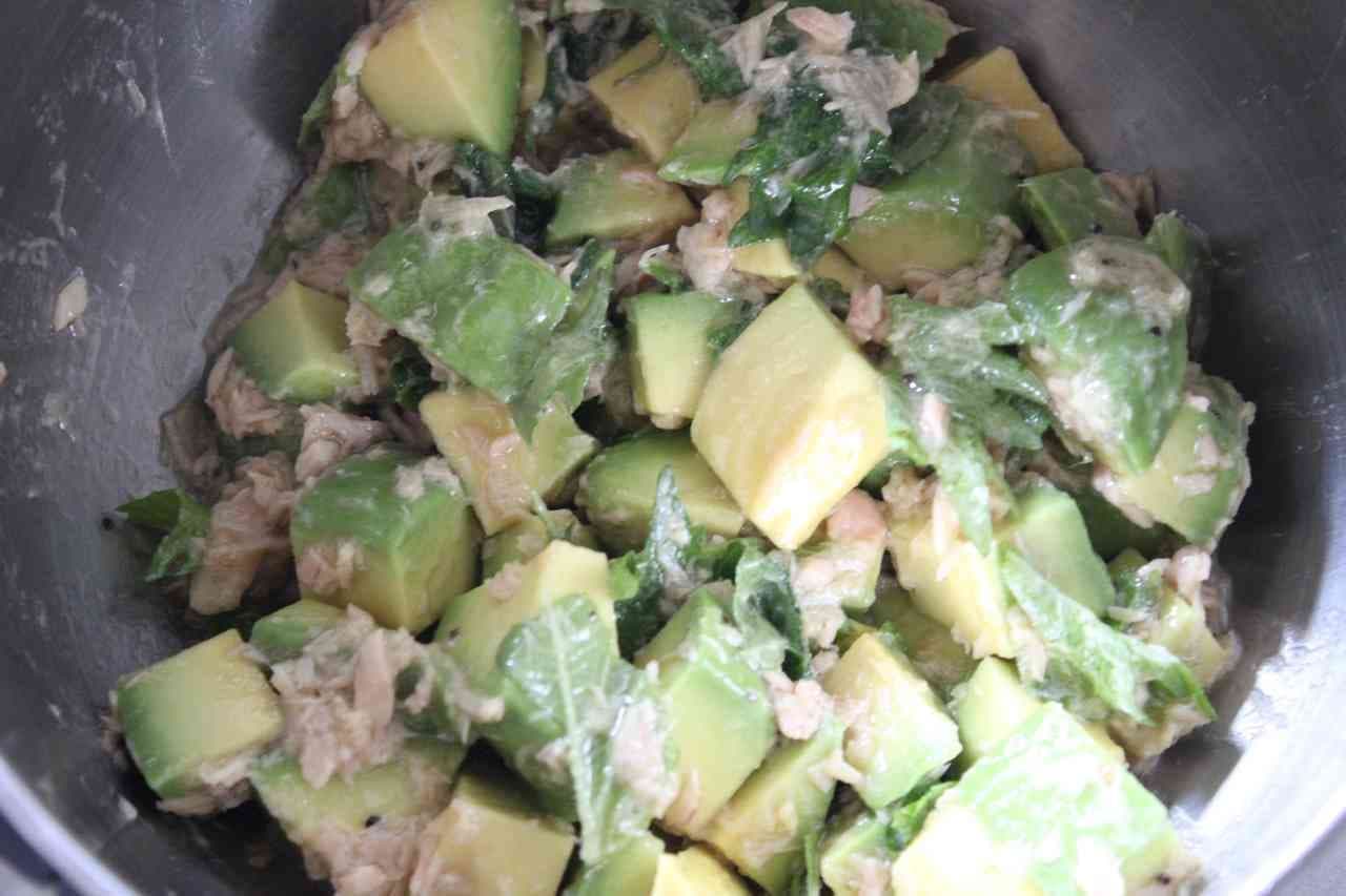 Tuna and avocado salad with shiso leaves