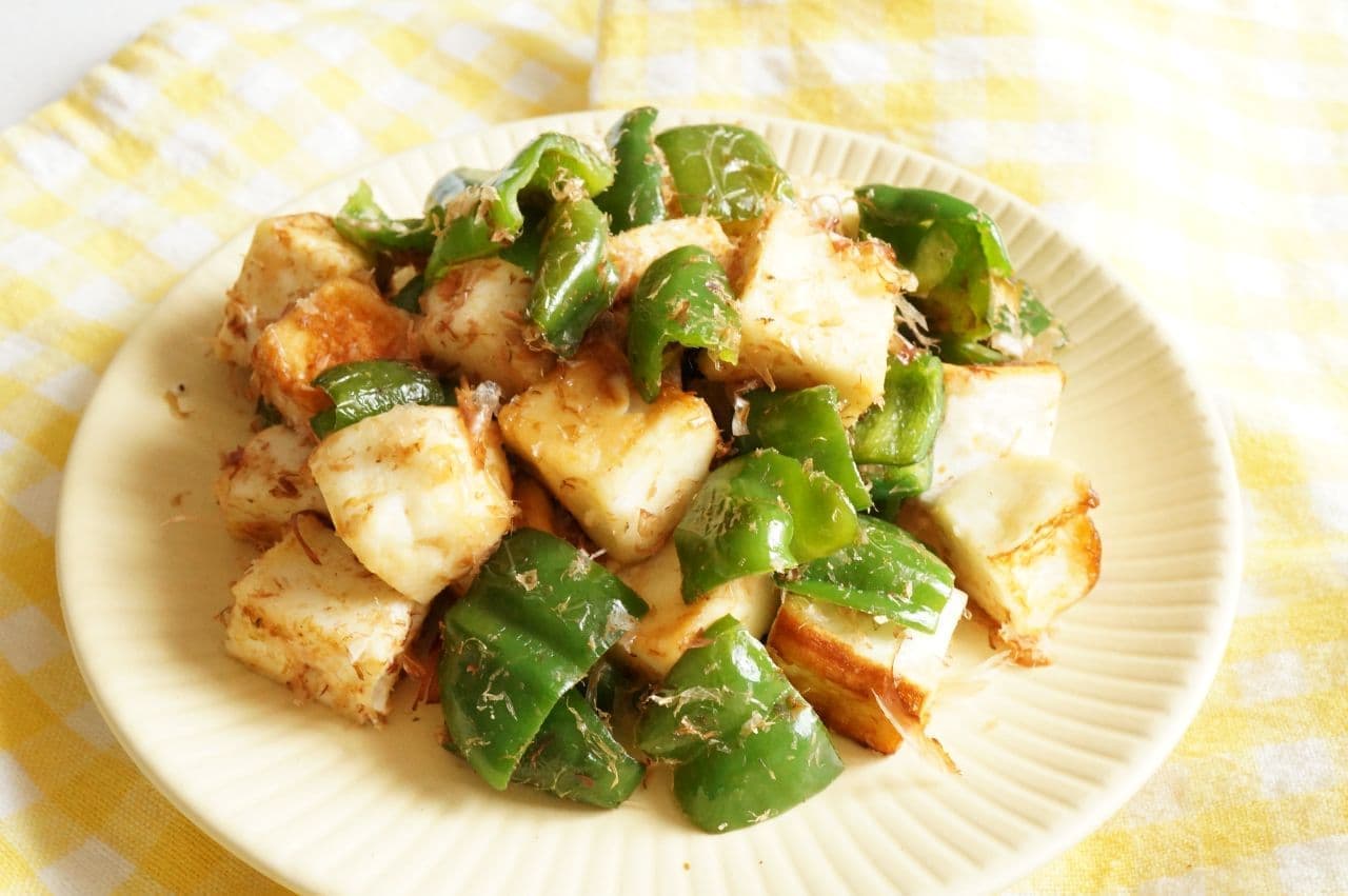 fried hanpen and green pepper with bonito sauce