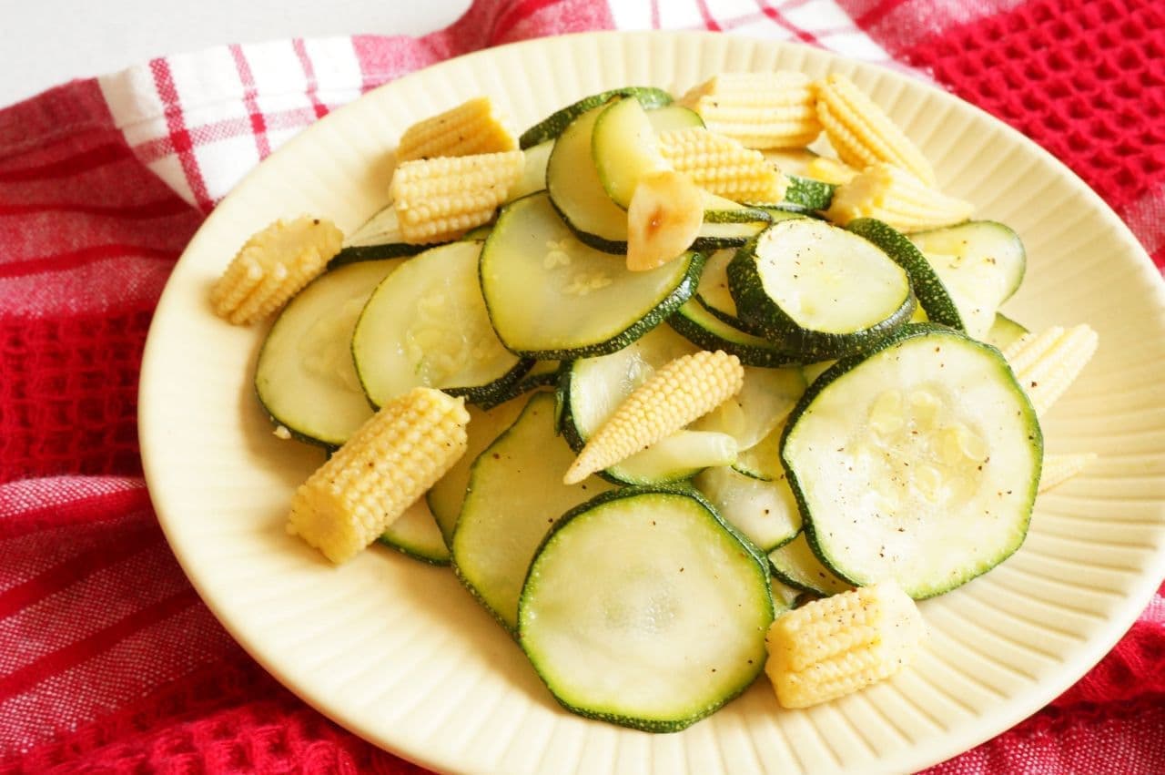 Easy recipe for "Stir-fried Zucchini and Young Corn with Garlic