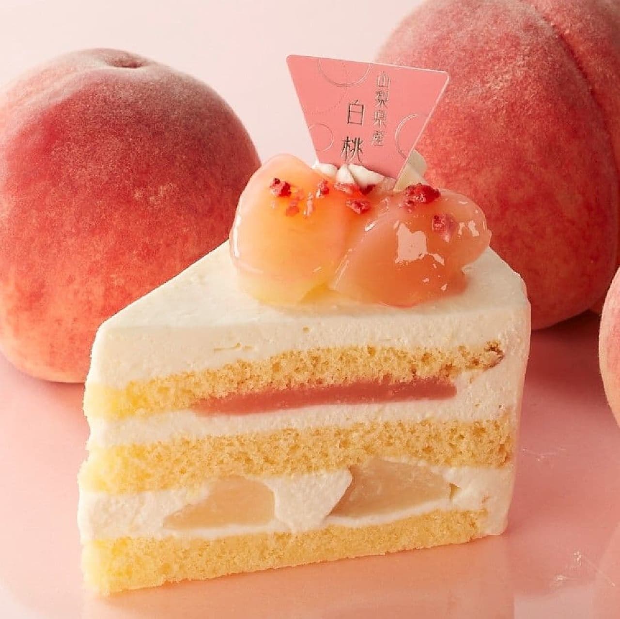 Shateraise "Premium Pure Fresh Cream Shortcake with White Peaches from Yamanashi Prefecture".