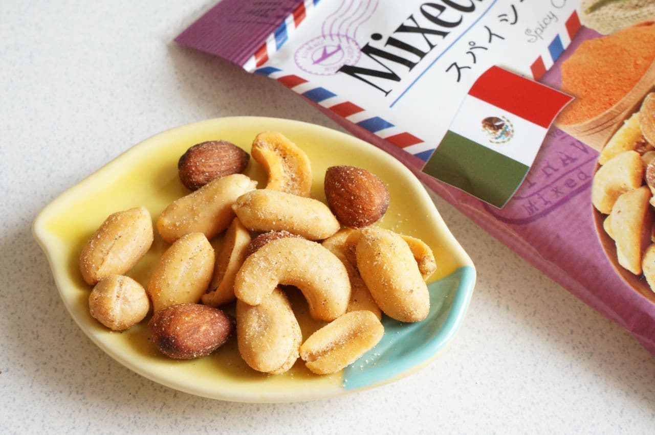 Daiso "Traveling Mixed Nuts Spicy Chili Flavor"
