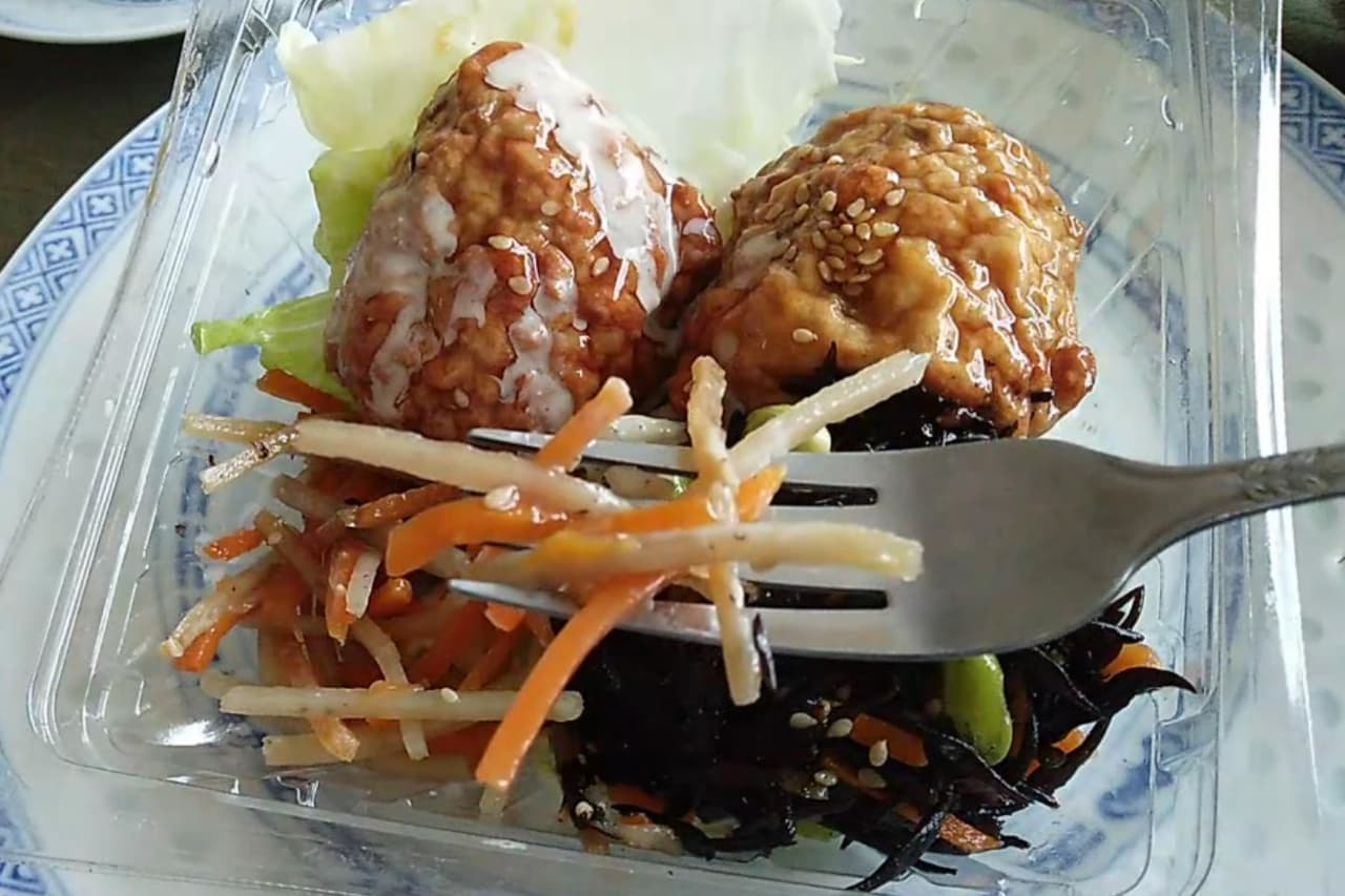 7-ELEVEN "Salad with tofu tsukune, a protein-rich salad"