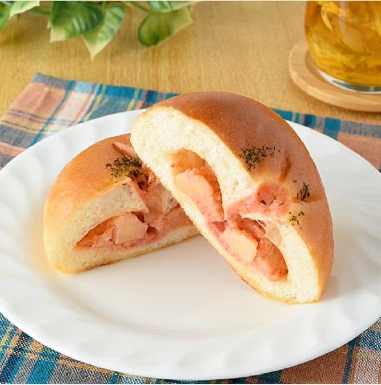 FamilyMart "Mentaiko Potato Bread with a chunky texture