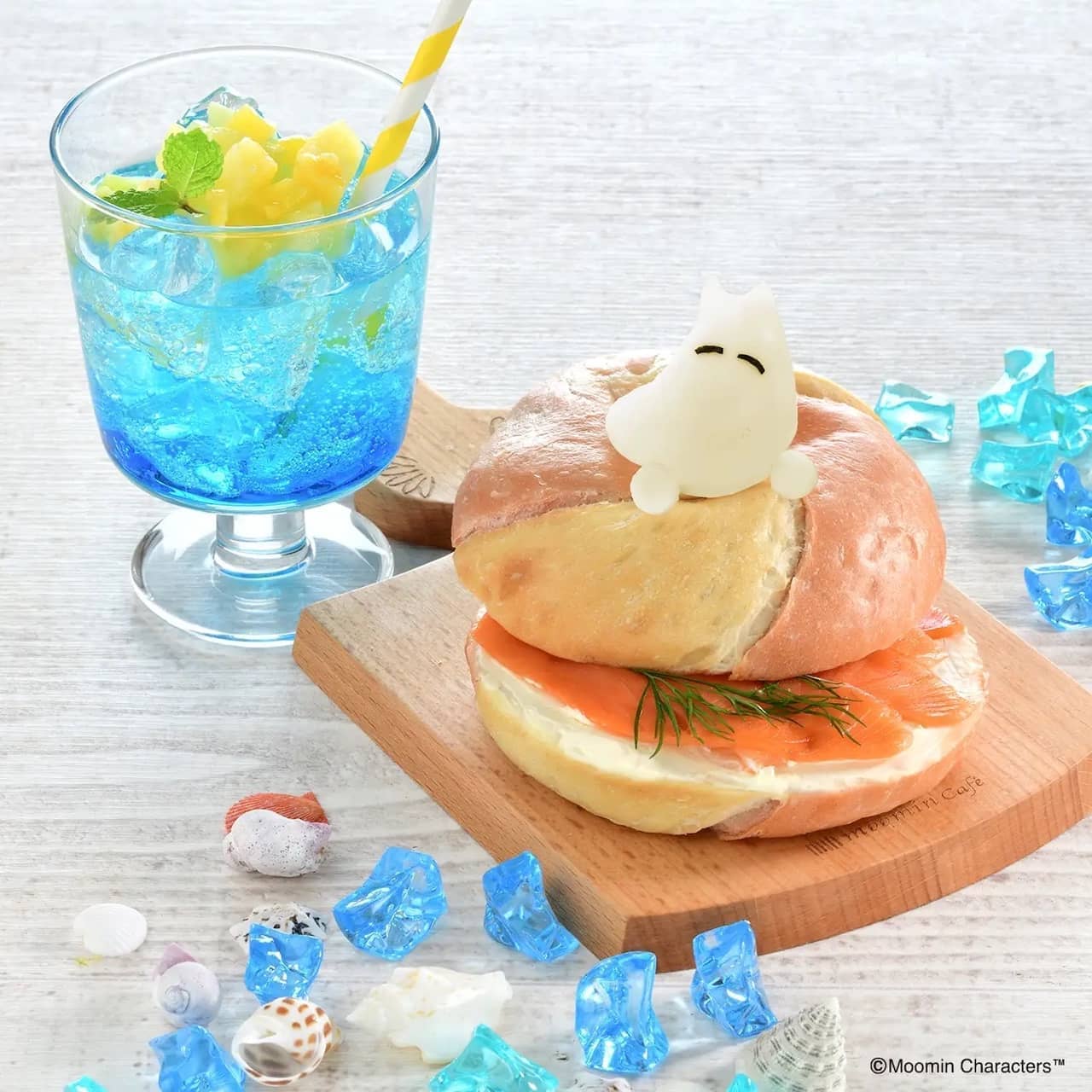 Moomin Cafe and Moomin Stand "Ukiwa Bagel Sandwich - Salmon Cream Cheese - Drink Set"