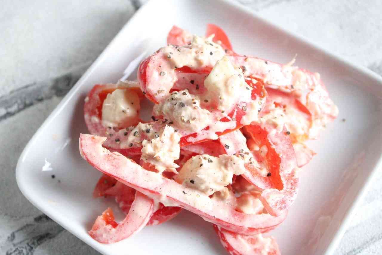 Paprika and tuna cheese salad