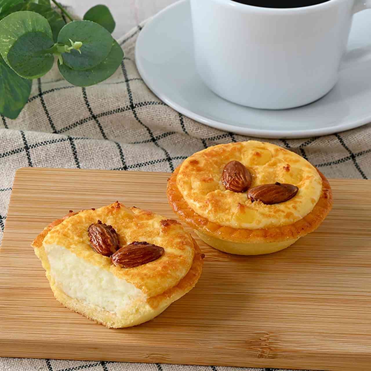 Famima "Butter-scented baked cheese tart - using four kinds of cheese