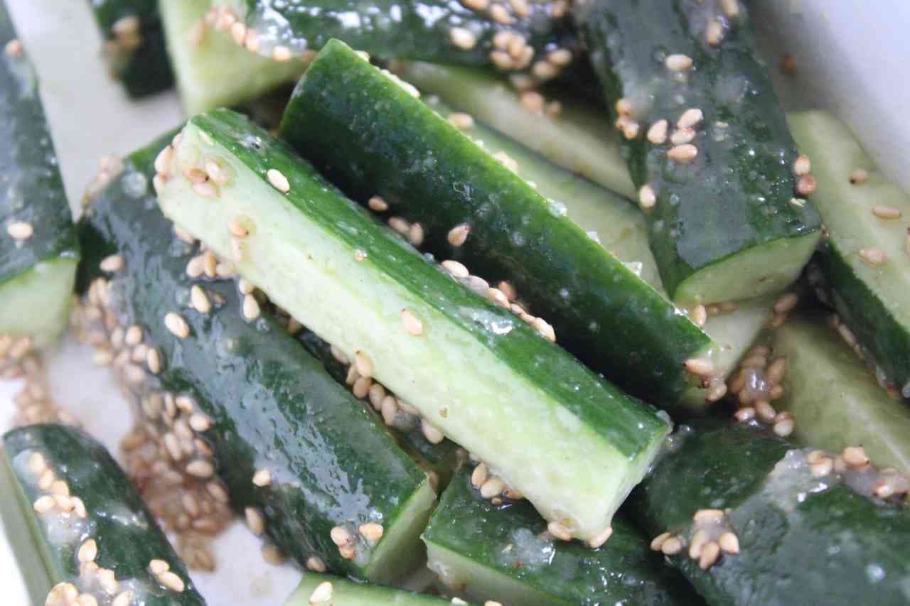 Cucumber with garlic and sansho
