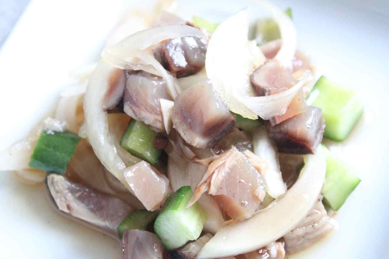 Onion and bonito with spicy sauce