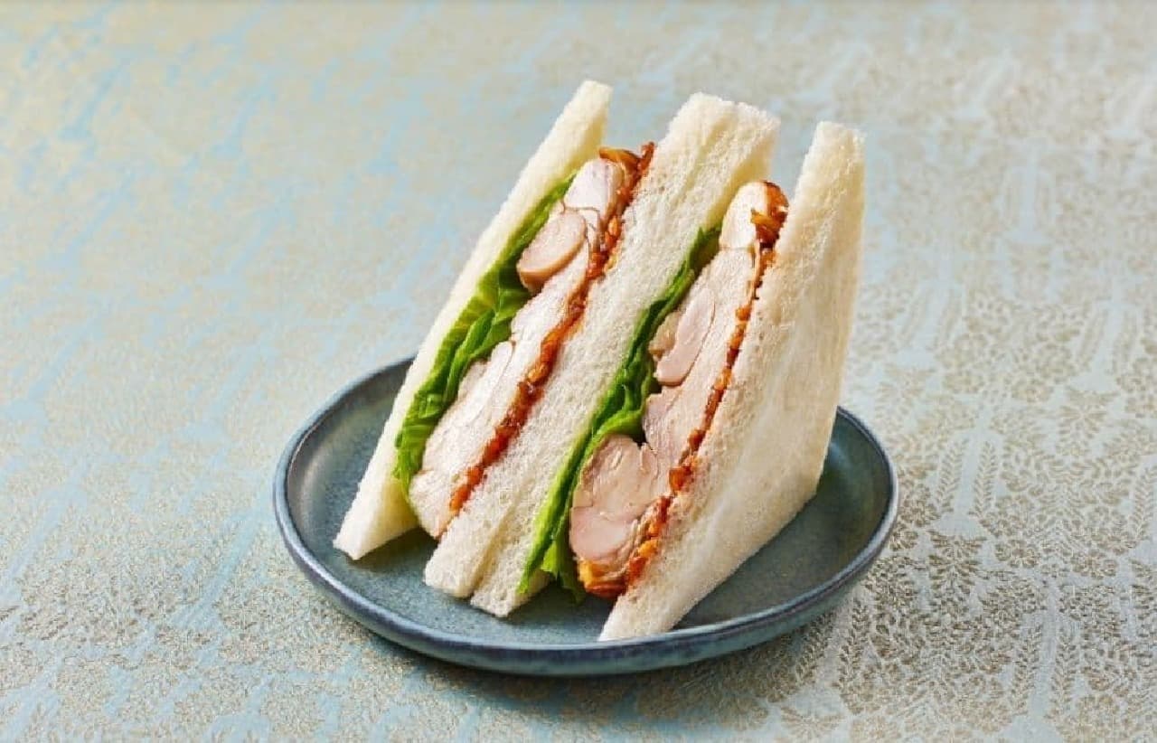 LAWSON "Chongqing Restaurant Supervision Yoredare Chicken Lettuce Sandwich