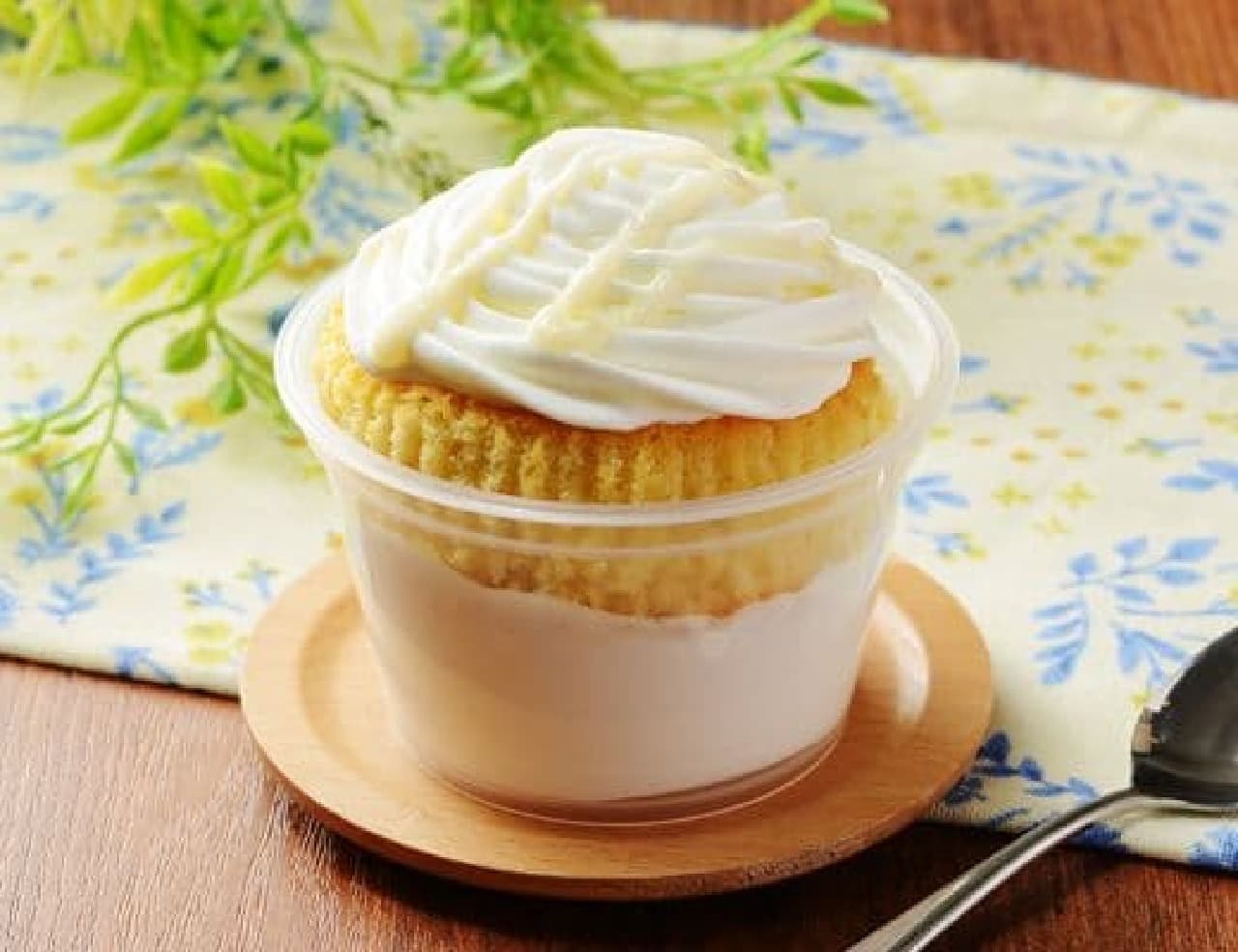 ローソン「おぼれクリームのバニラシフォンケーキ」