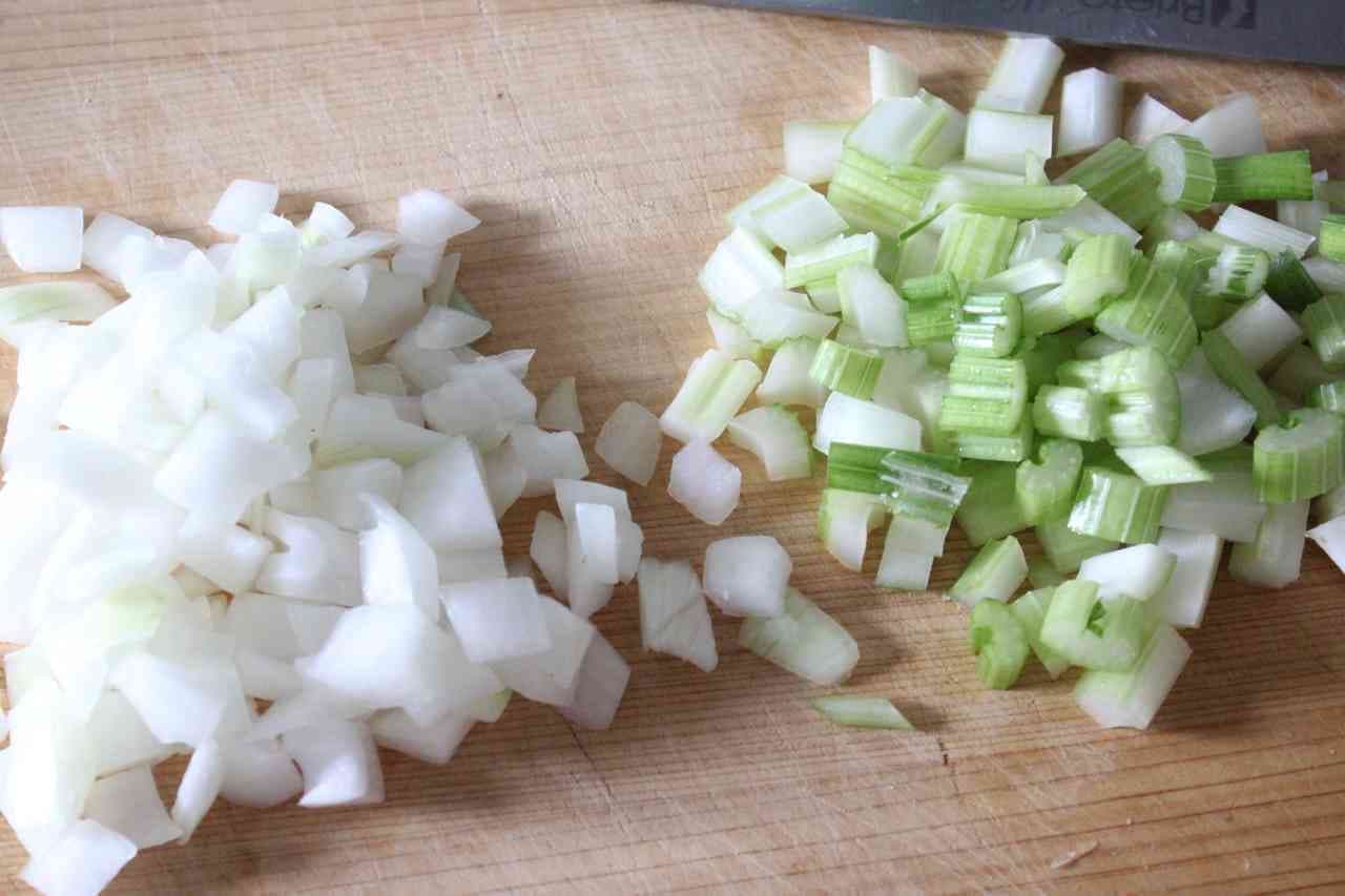 Celery and mixed bean salad
