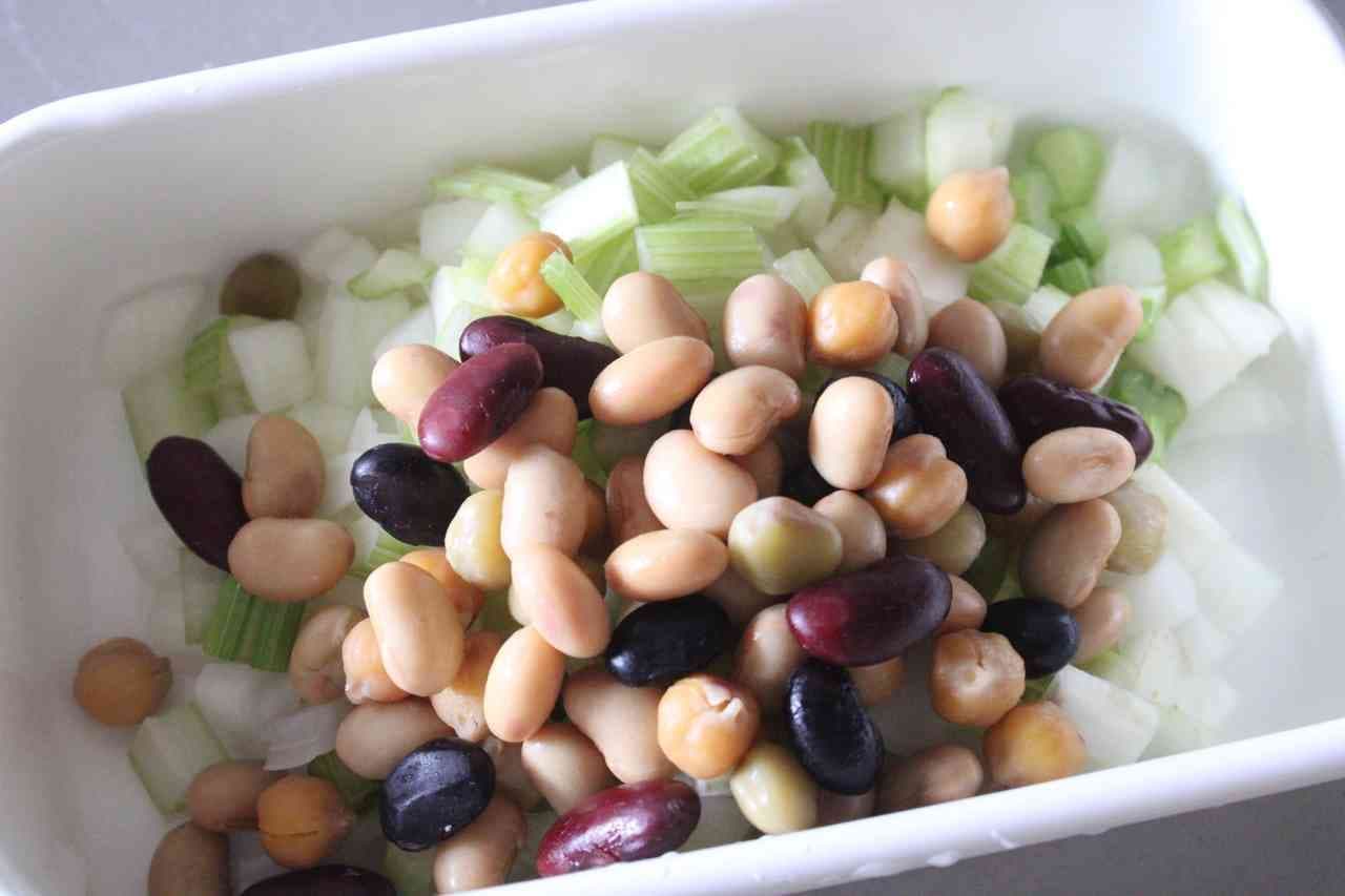 Celery and mixed bean salad