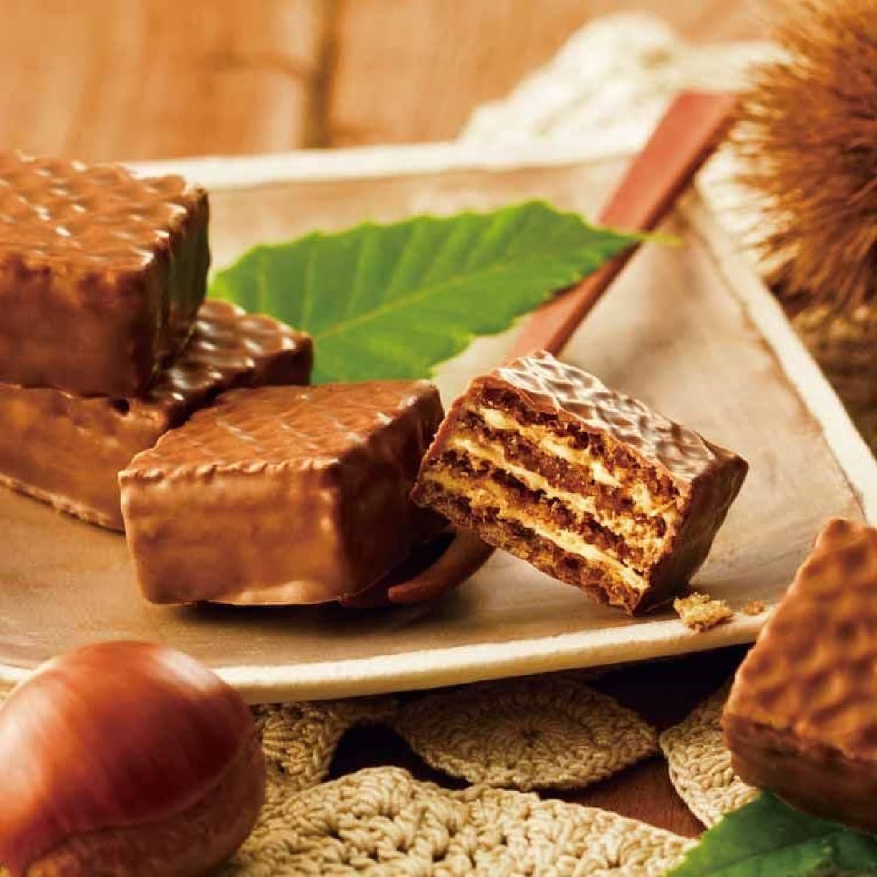 Lloyds "Chocolate Wafer [Mont Blanc Cream 12 pieces]".