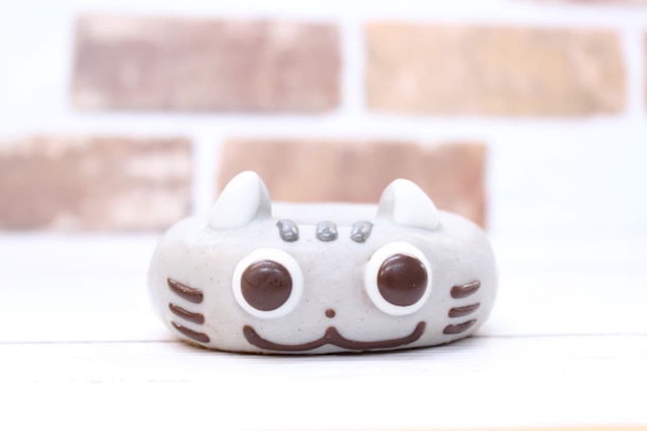 Cat and Me at Night Collaboration Donut Set" from Ikumi Mama's Animal Donuts