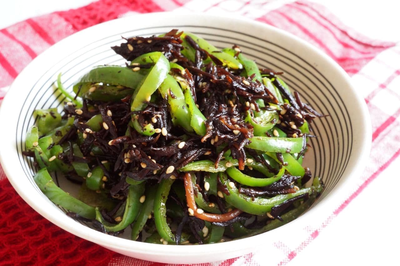 Simple recipe for "Hijiki and green pepper with sesame paste