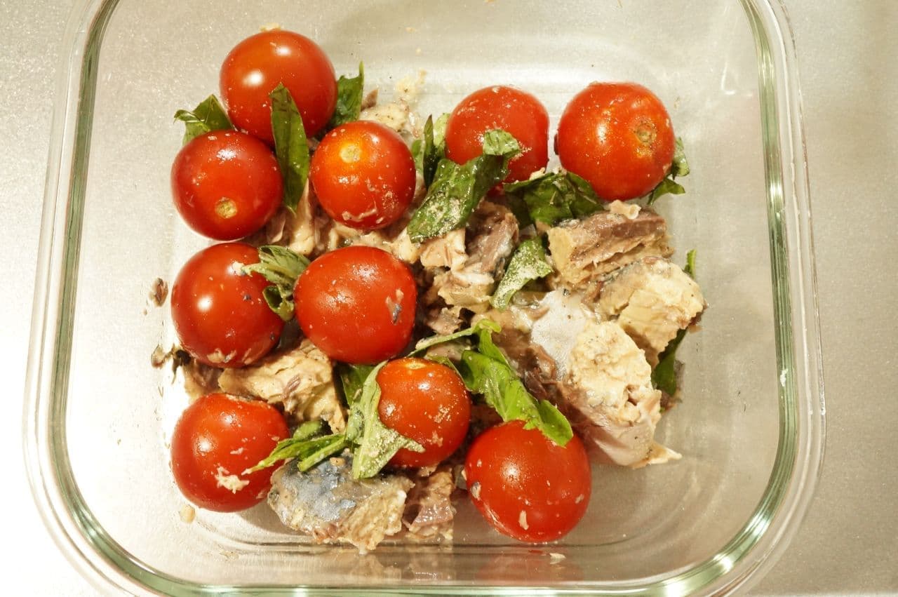 Mackerel and tomato with basil" recipe from a can of mackerel