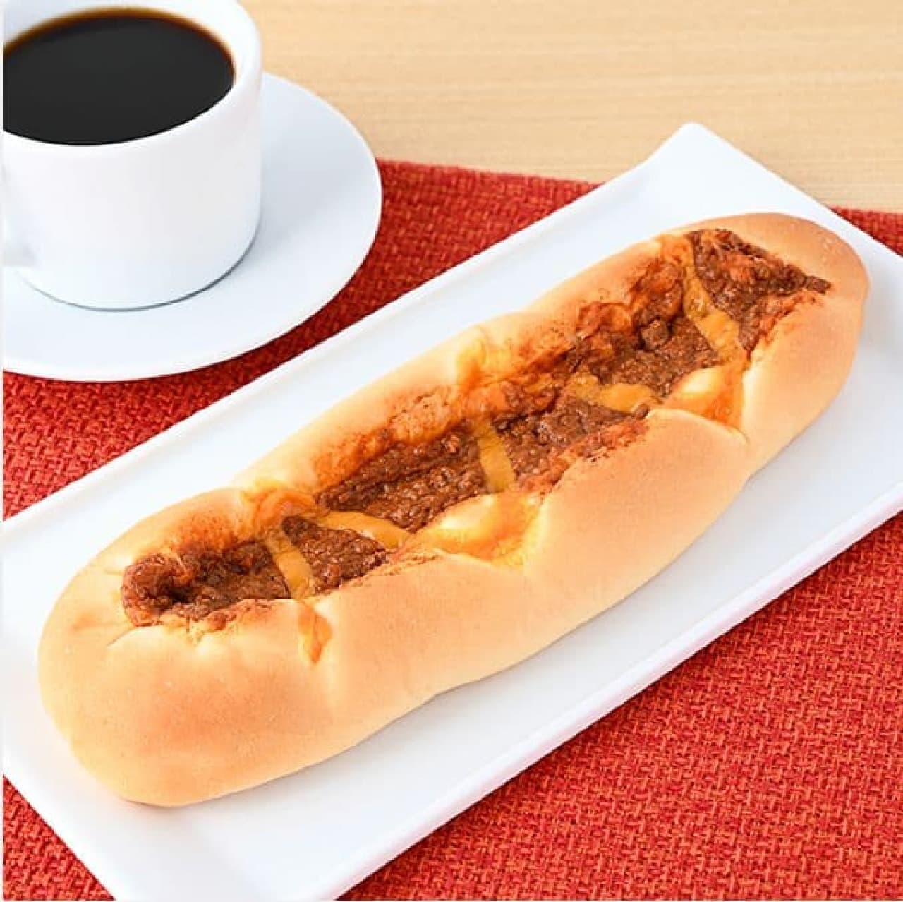 FamilyMart "Taco Meat Bread with Chili Sauce