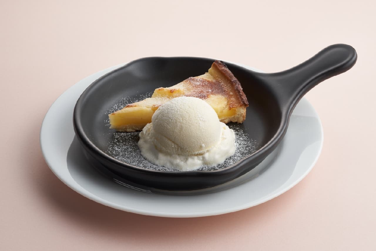 Joyful "Oven-Baked Apple Tart with Vanilla Ice Cream