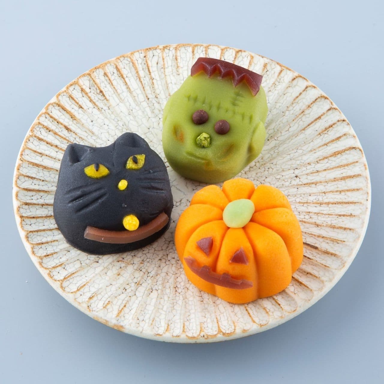 Chateraise's Creative Japanese Sweets with Halloween Motifs