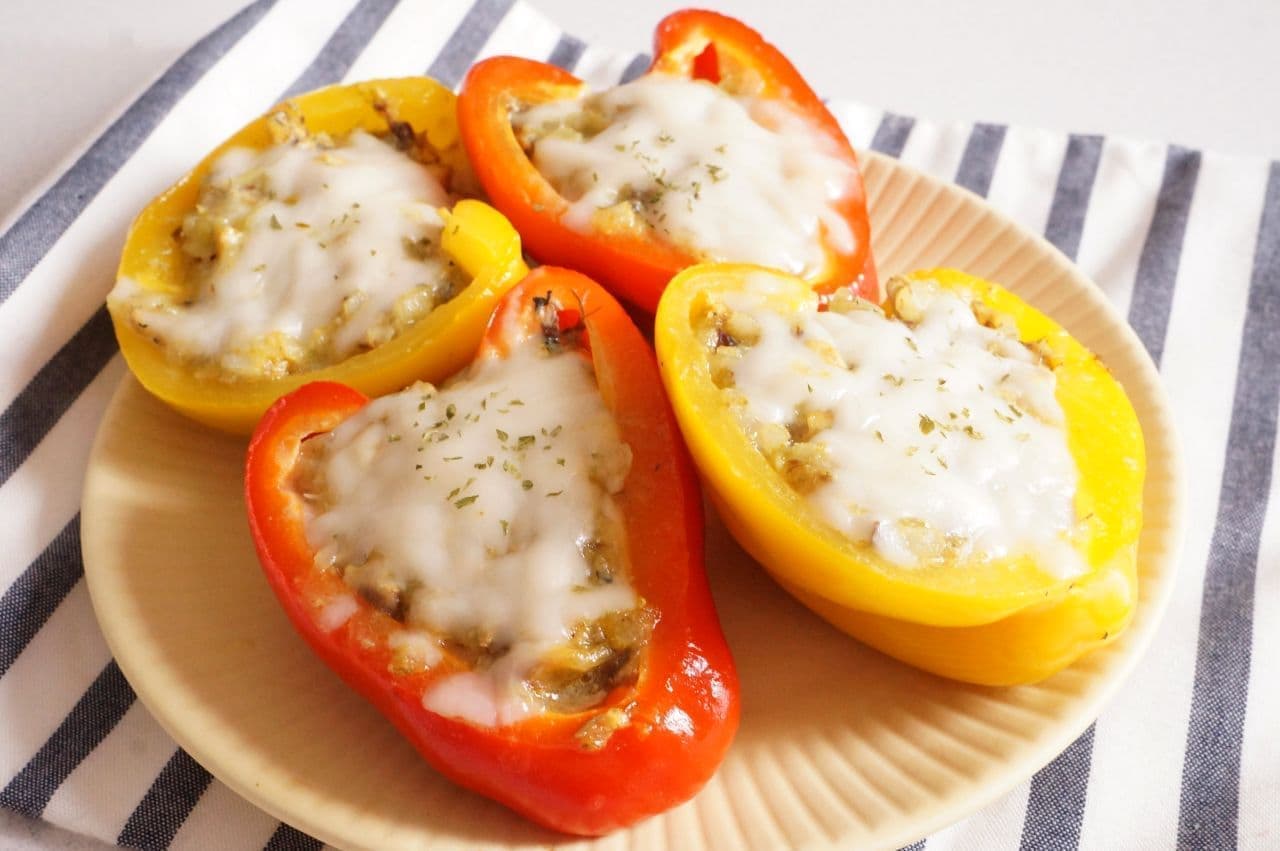 Easy recipe for "Paprika Stuffed with Mackerel Cheese