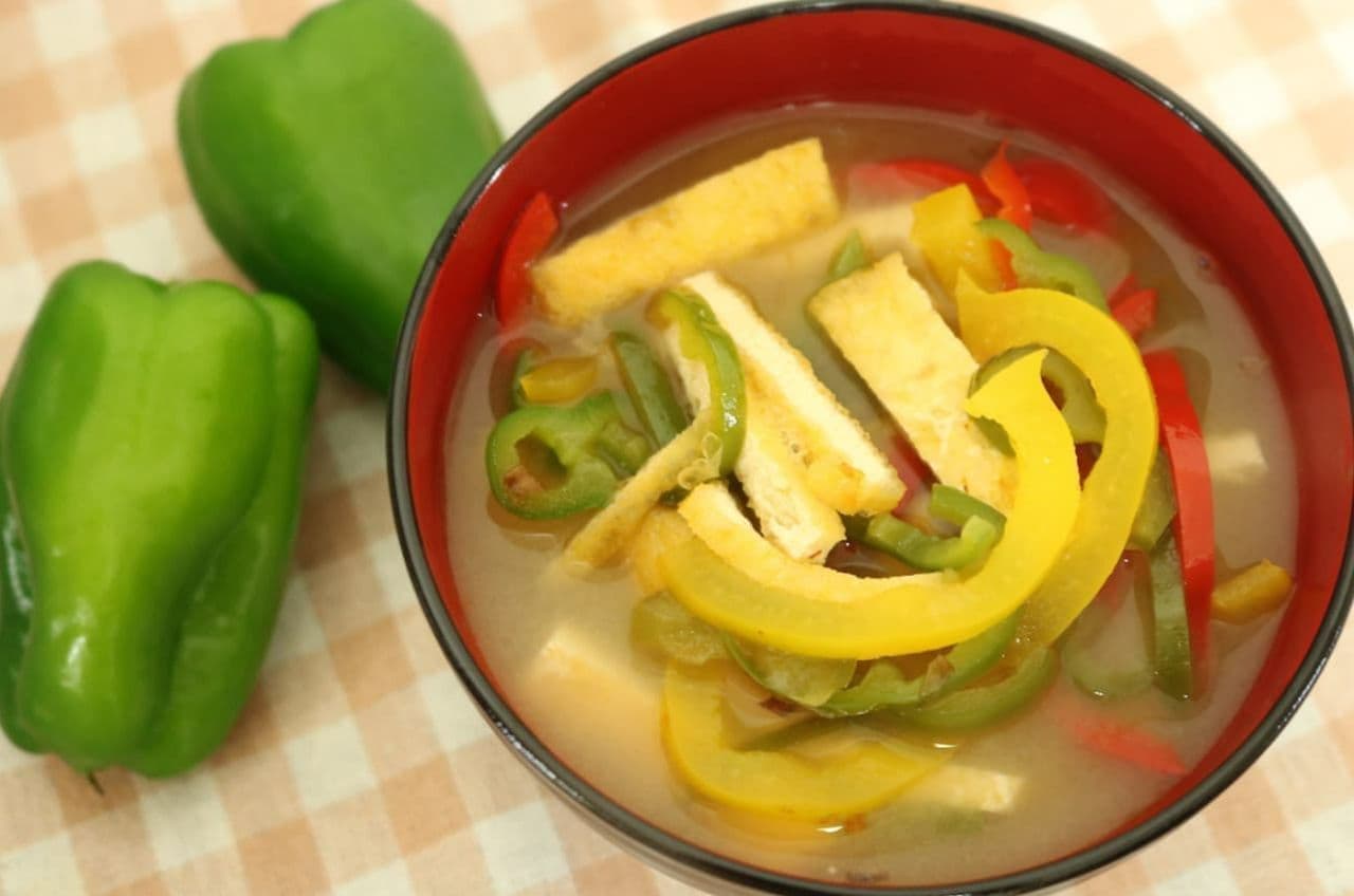 Simple recipe for Miso Soup with Green Pepper and Fried Bean Curd