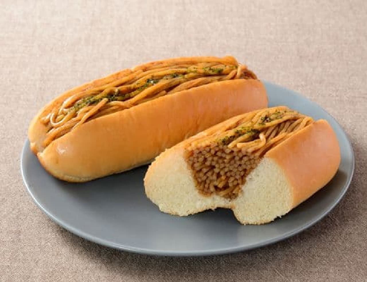 LAWSON "Kodawari no Yakisoba Bread