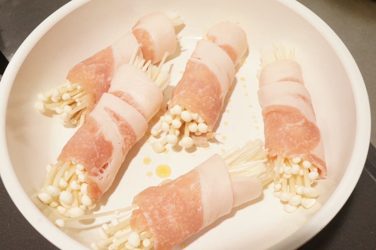 Easy recipe for "Enoki mushrooms wrapped with pork