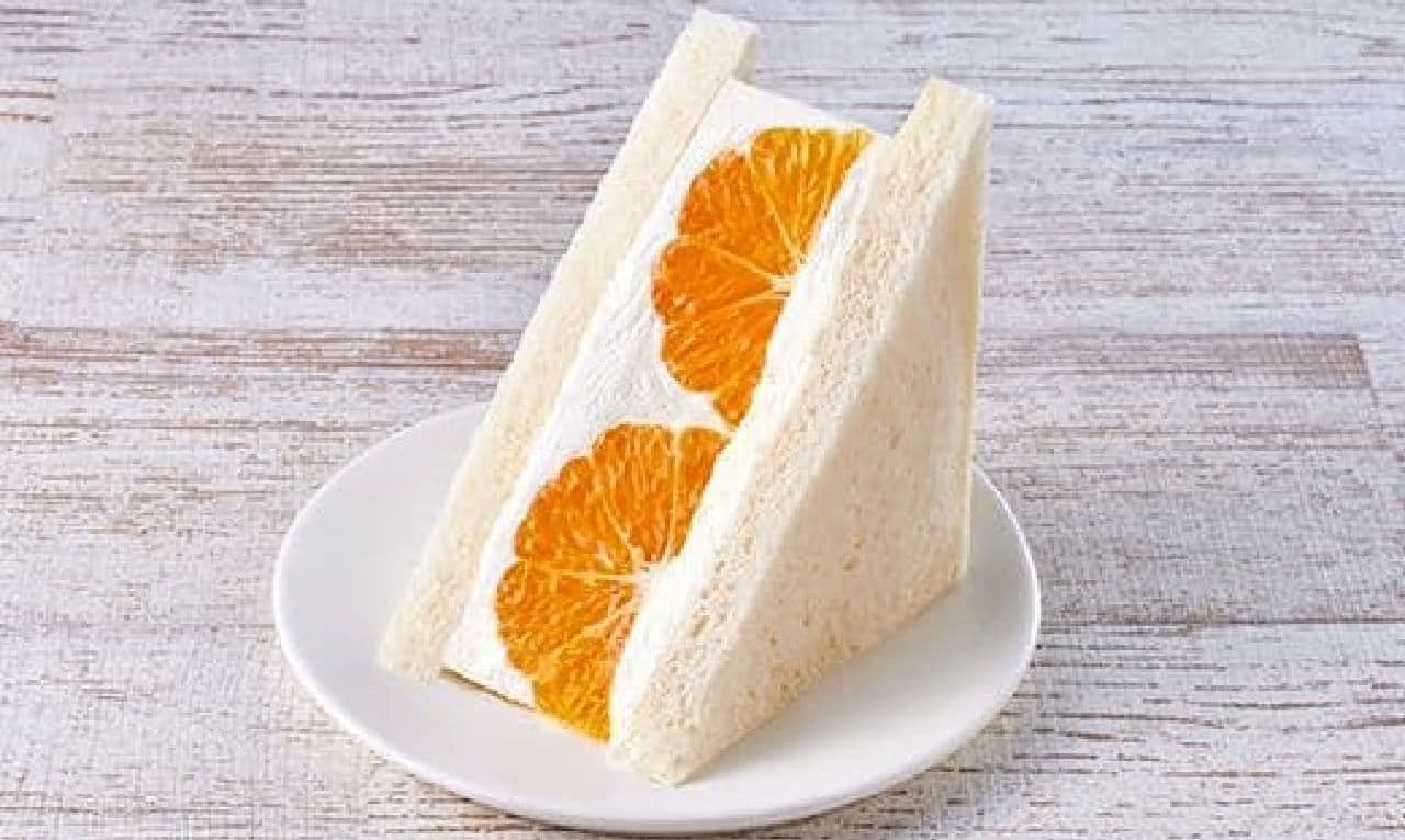 h3Small happy fruit sandwiches - mandarin oranges