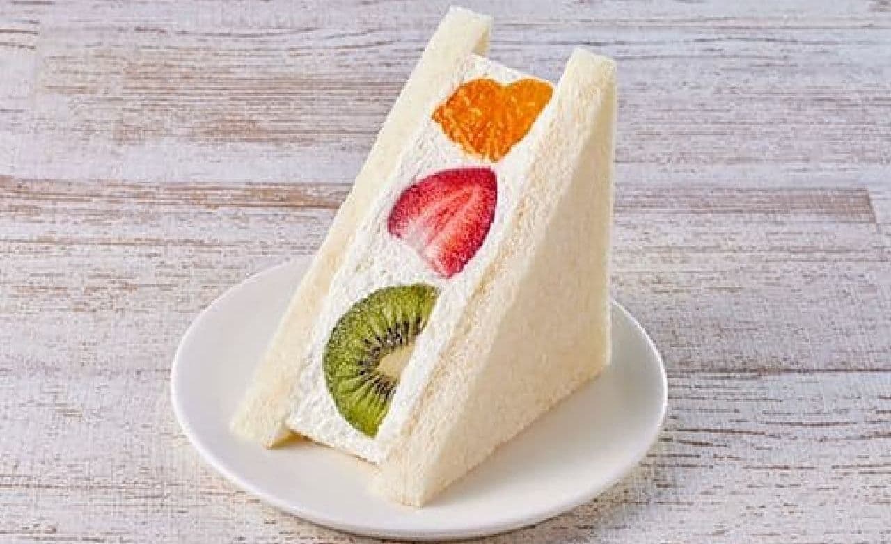 Small Happy Fruit Sandwiches Fruit Mix