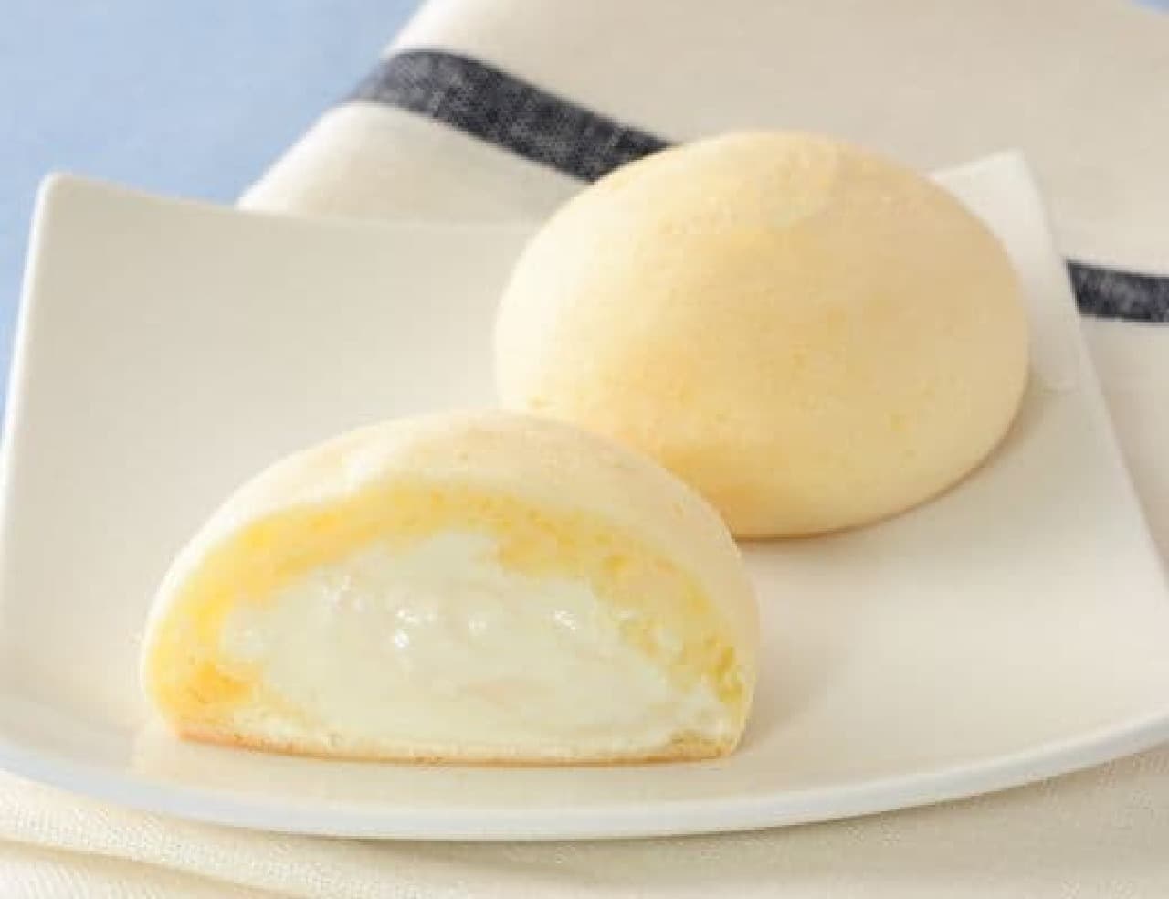 Mochipuyo (milk cream with fresh Hokkaido cream)