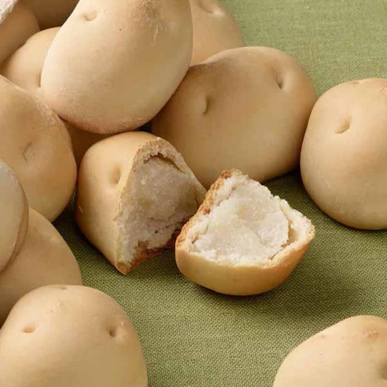 Rokkatei's potato-shaped baked sweets "Baron