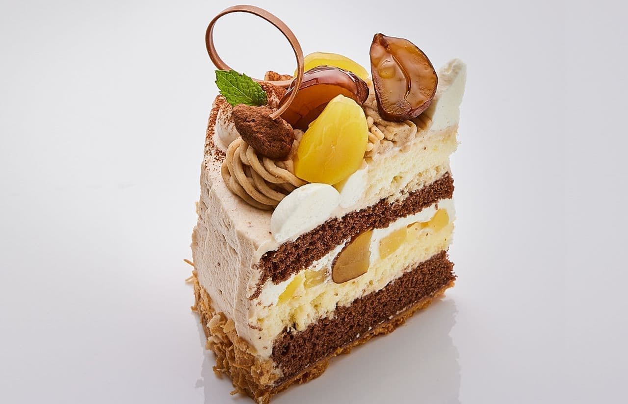 Kinotoya's "Premium Marron Decoration," a November-only "seasonal cake" lavishly topped with two types of chestnuts.