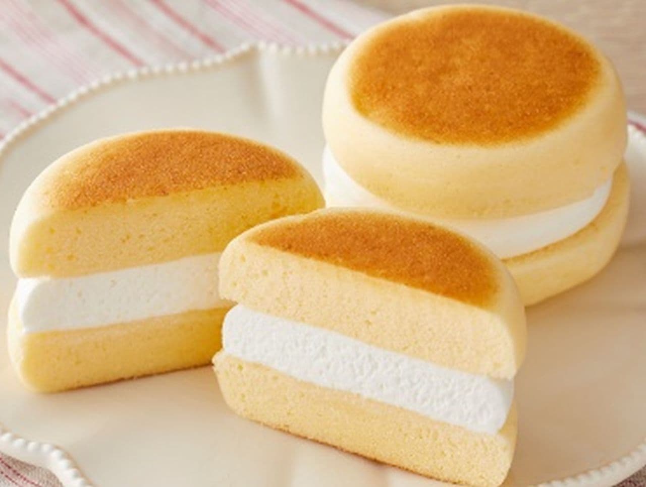 LAWSON to launch a total of three new products: cream puffs made with Niigata pears and soufflé bread made with rice flour and milk.