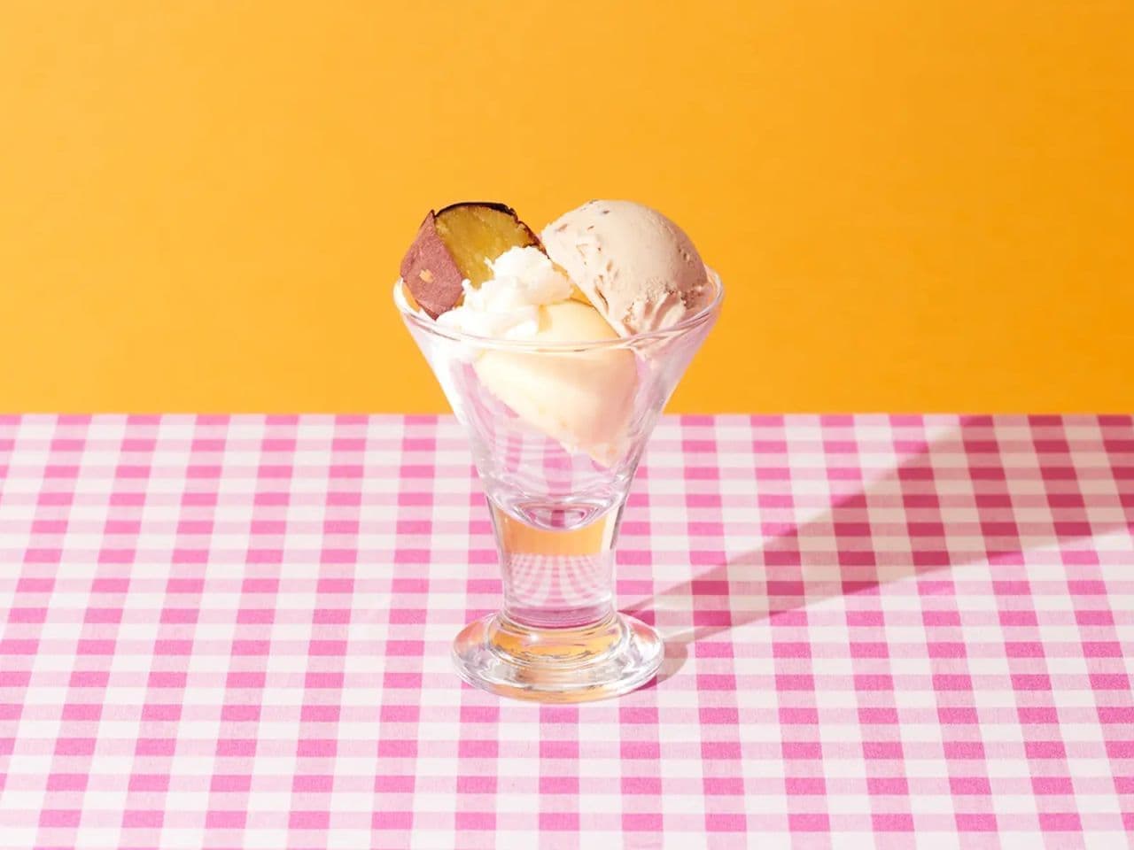 Cocos "Astringent Chestnut Ice Cream & Vanilla Ice Cream - with Oimo