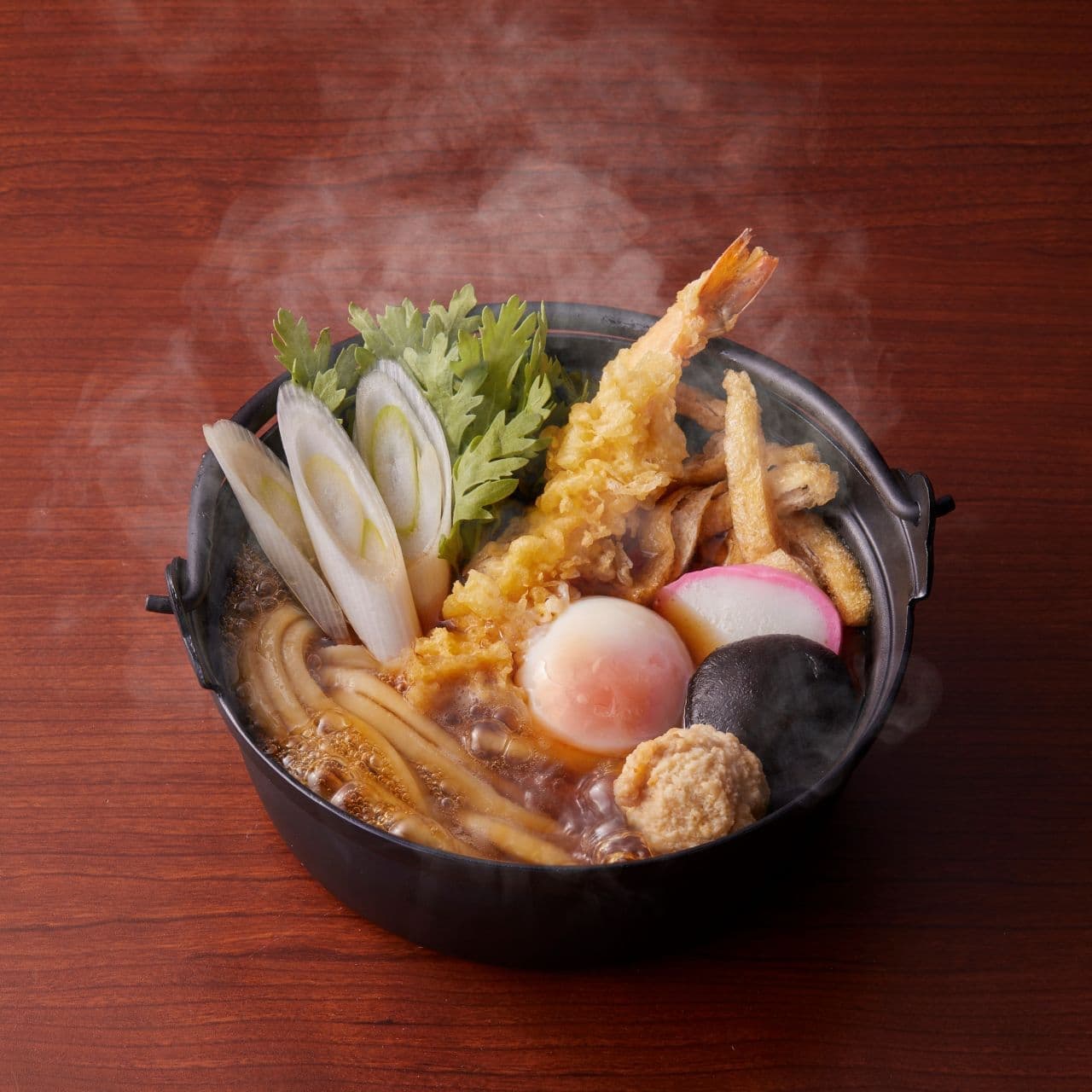 Marugame Seimen "Nabeyaki Udon" (udon noodles in a pot)