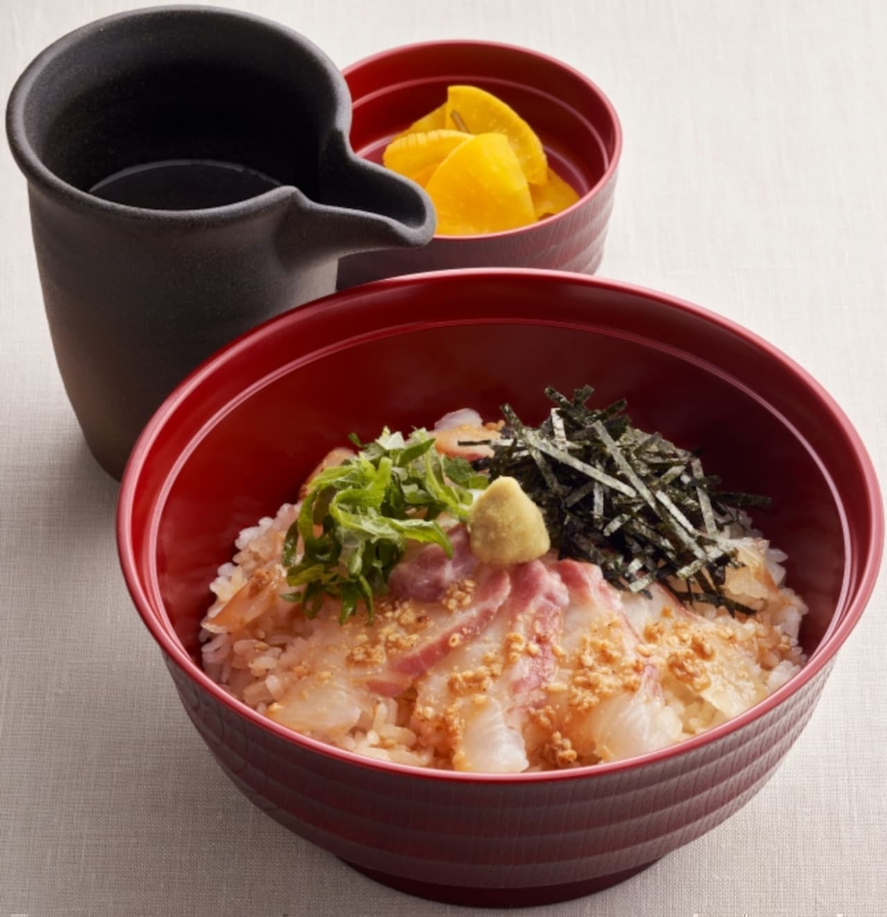 Joyful "Bowl of rice topped with sea bream from Ehime Prefecture (with dashi for tai chazuke)