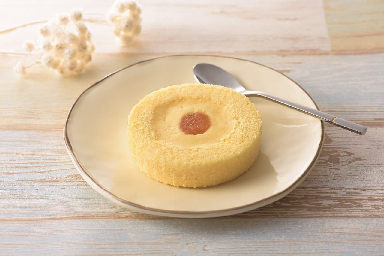 LAWSON "Uchi Cafe x Lagnoo Inochi-Fu Roll Cake Apple & Custard".