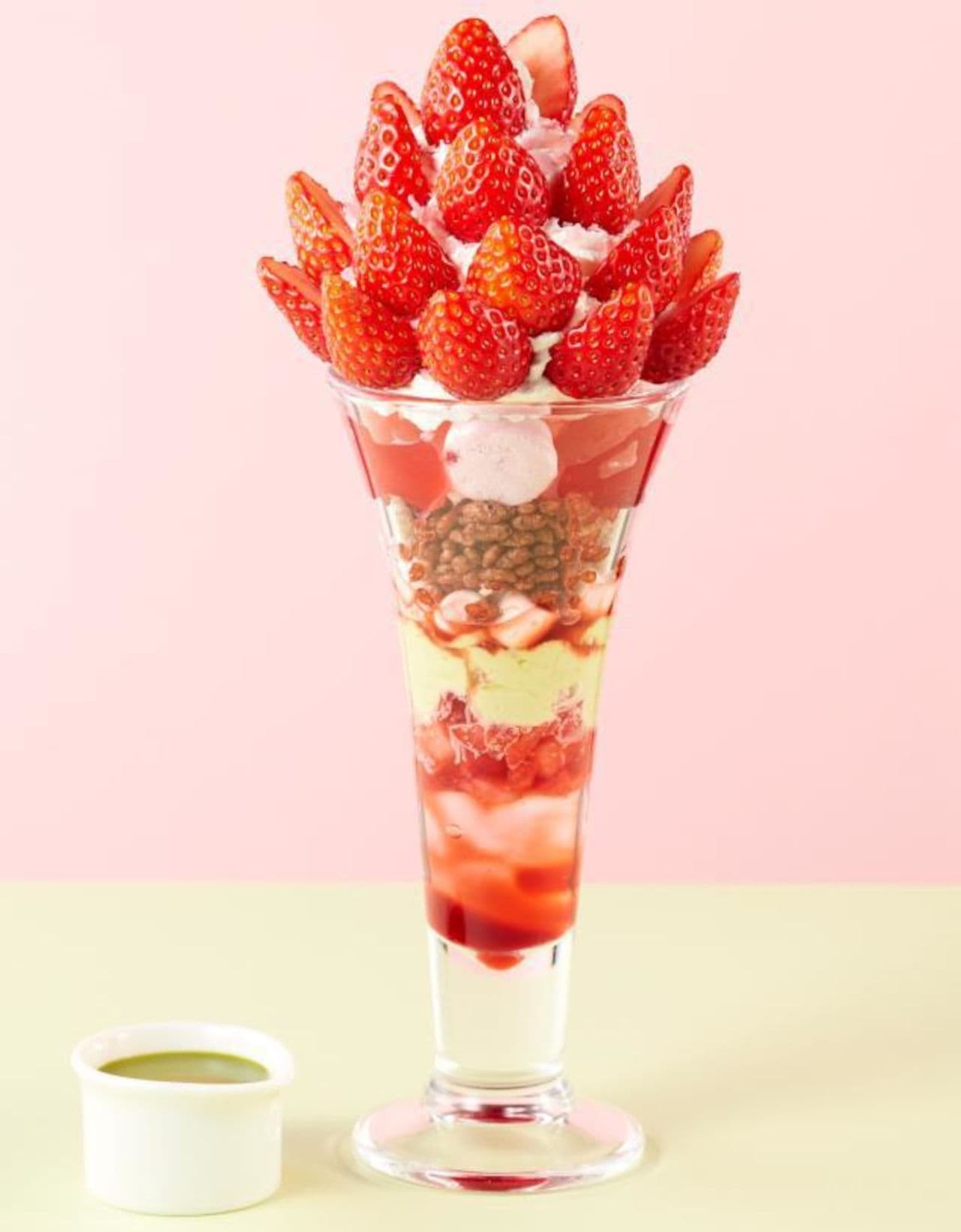 Cocos "Queen Parfait with Strawberries and Pistachios"