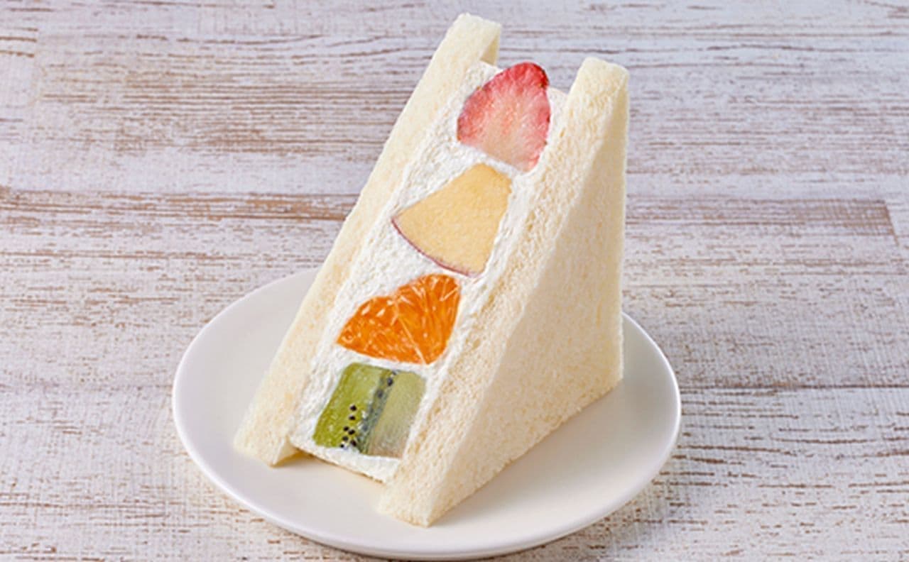 Newly released on December 6】LAWSON new sweets lineup: A lineup of Christmas cakes that you can easily afford! Price and calories