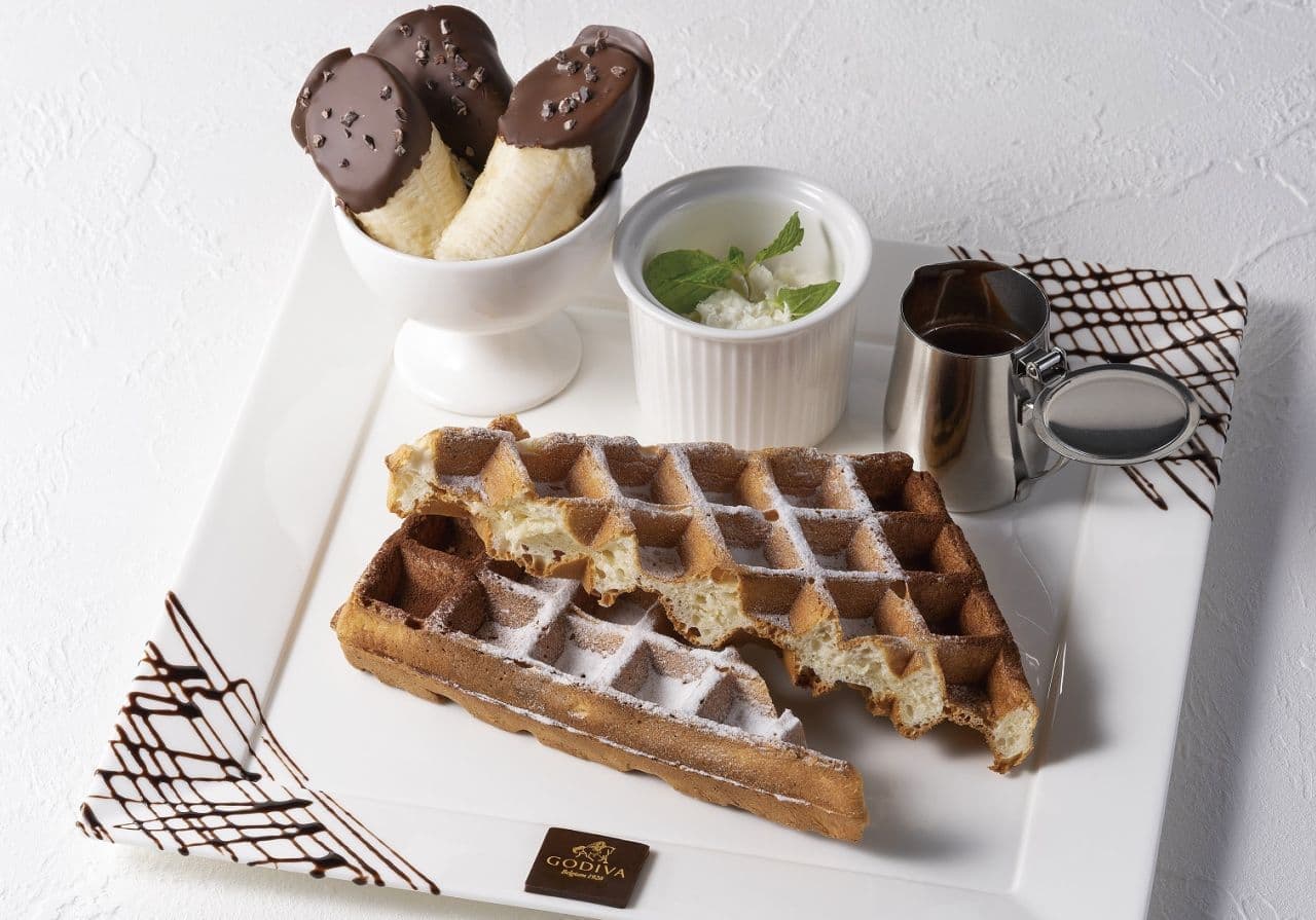 GODIVA cafe AEON LakeTown mori" to offer new menu item "Brussels Waffle" for the first time in a Godiva cafe.