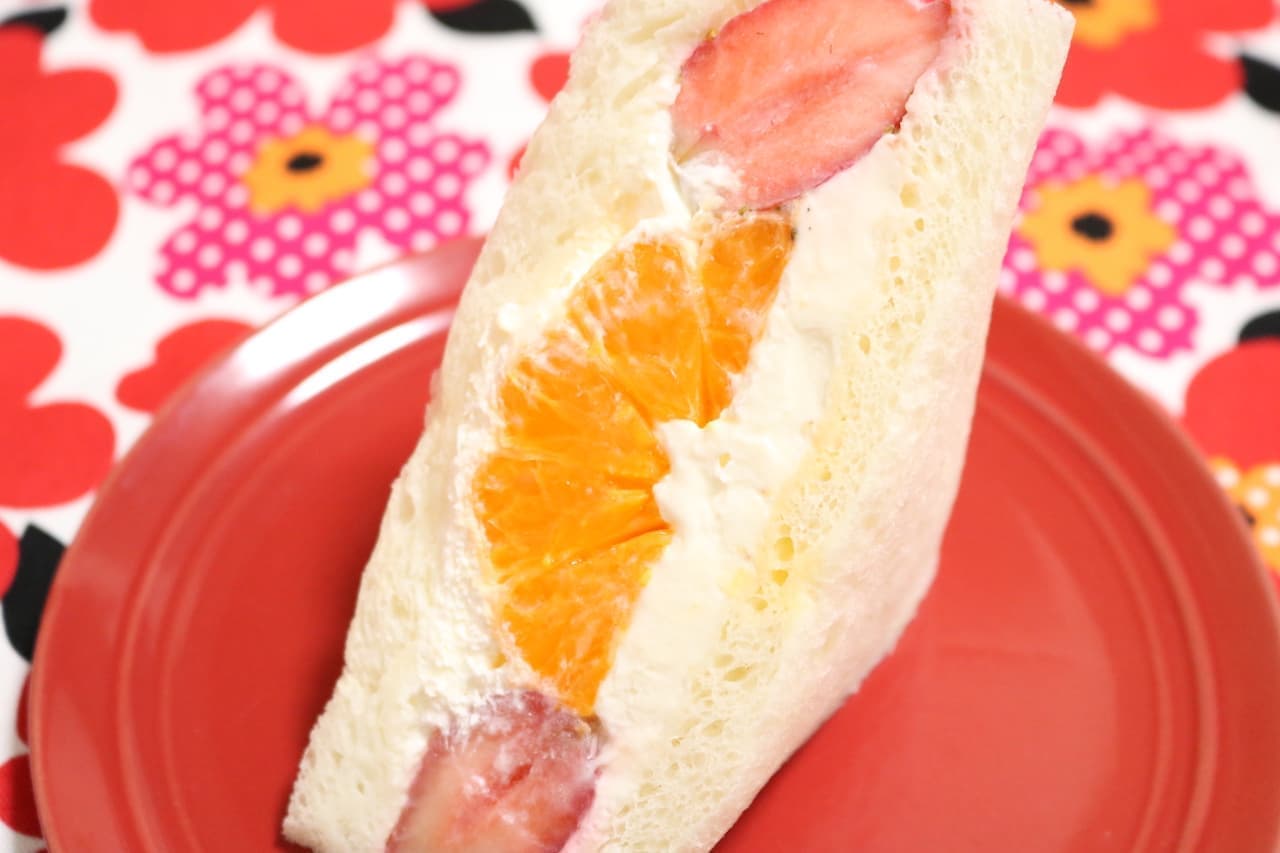 LAWSON "Small Happy Fruit Sandwich - Strawberry & Mandarin orange