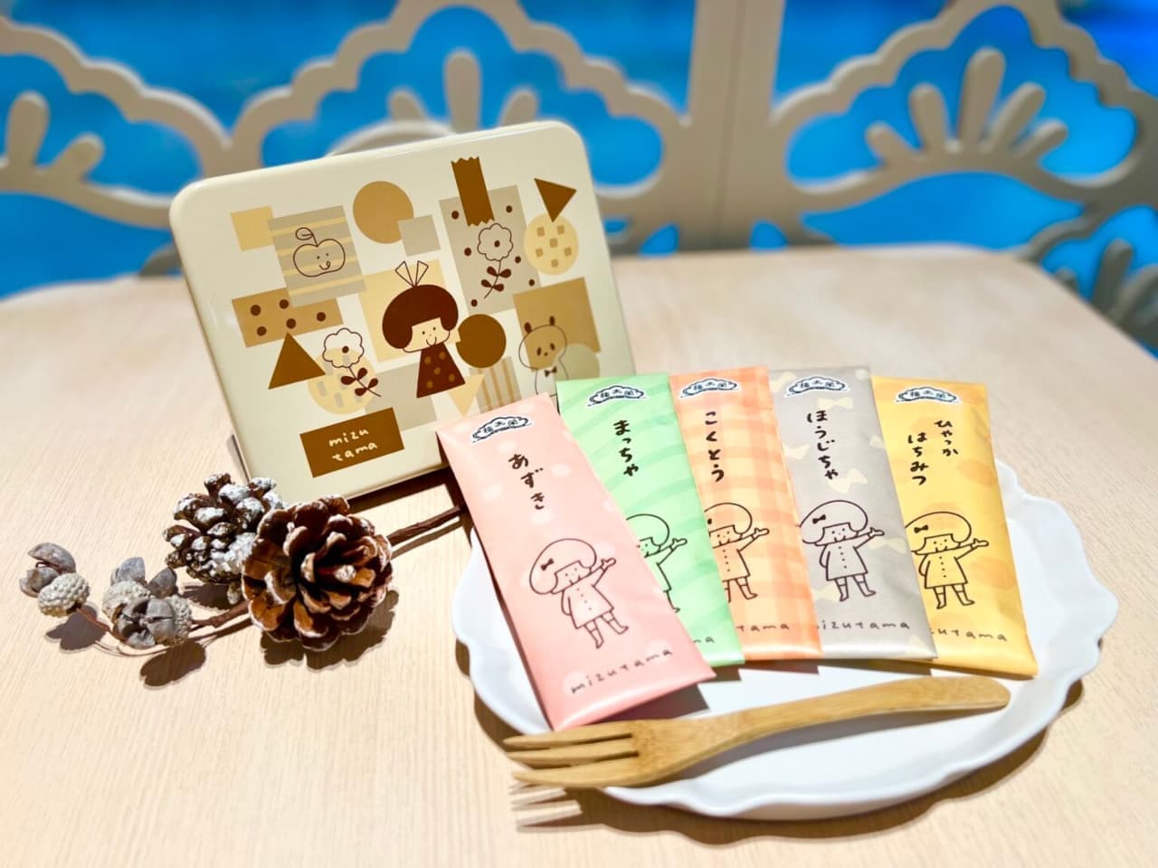 Eitairou Sohonshiki "One-tone panda and girl: 5-pack of one-bite puréed yokan (azuki bean, brown sugar, green tea, hojicha green tea, and hyakka honey)