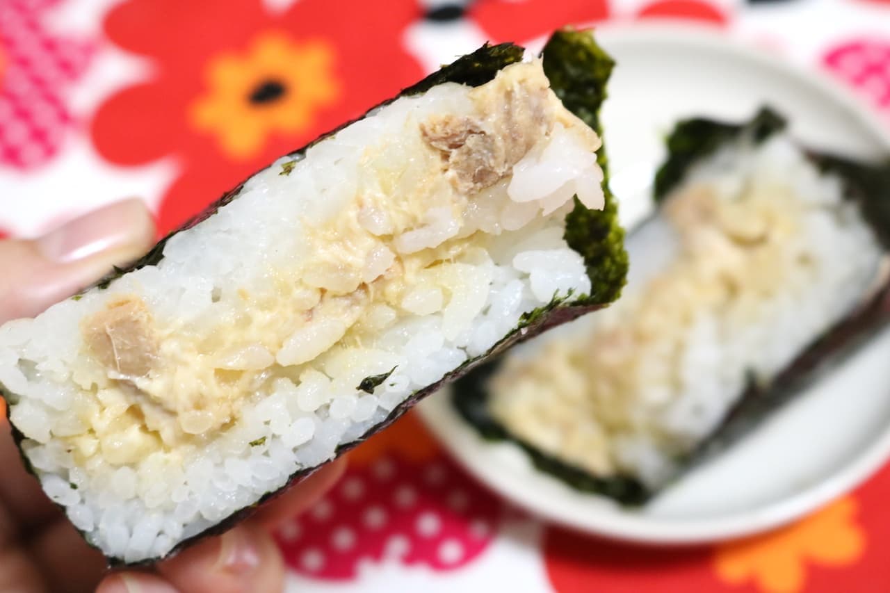 Lawson hand-rolled rice ball sea chicken mayonnaise