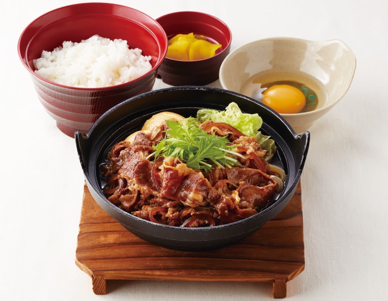 Joyful "More Meat! Sukiyaki Nabe Set Meal (with Udon Noodles)".