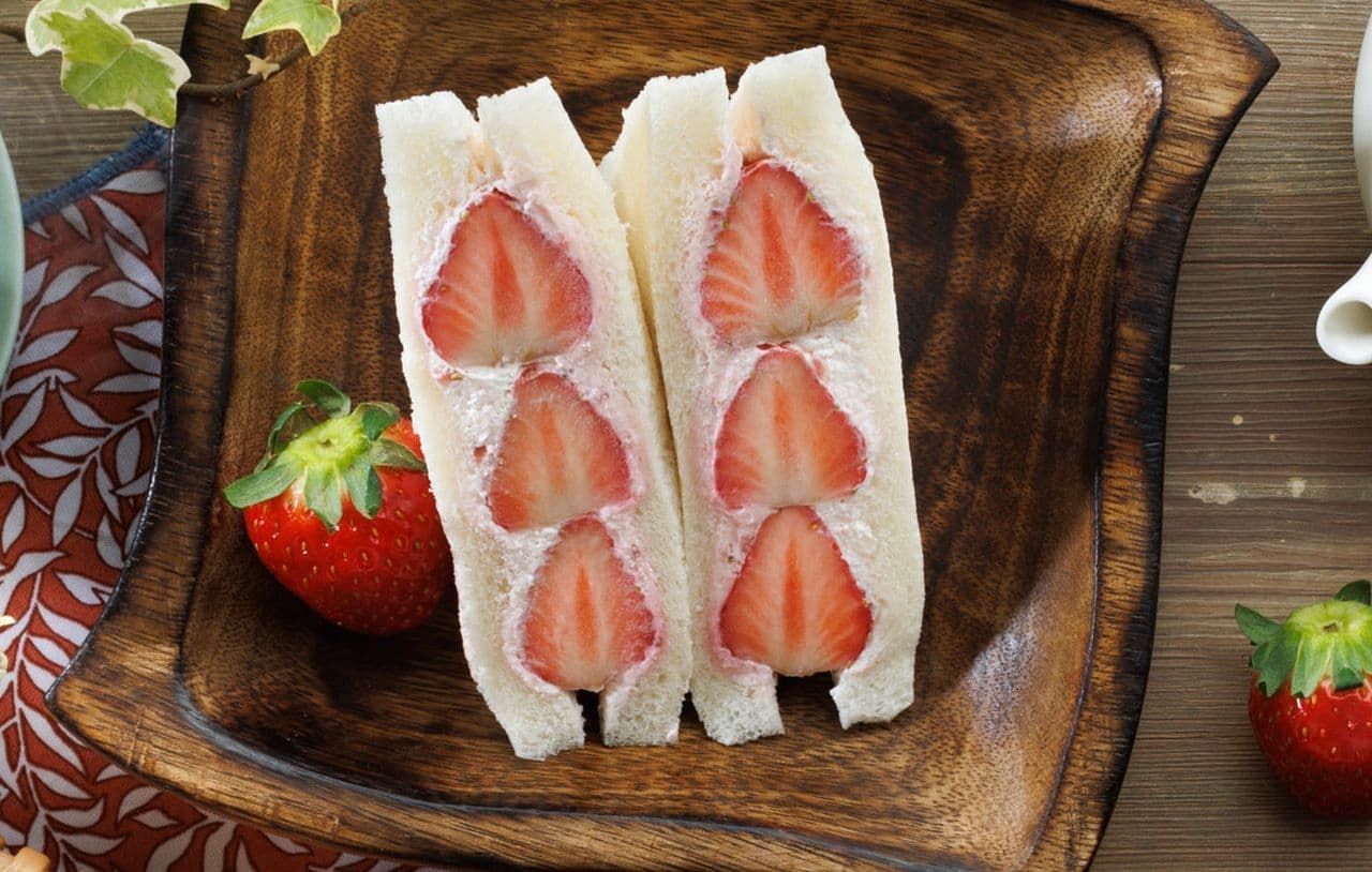 LAWSON Seven sweets and bakery items supervised by strawberry specialty store Ichibiko for "Strawberry Day" on January 15