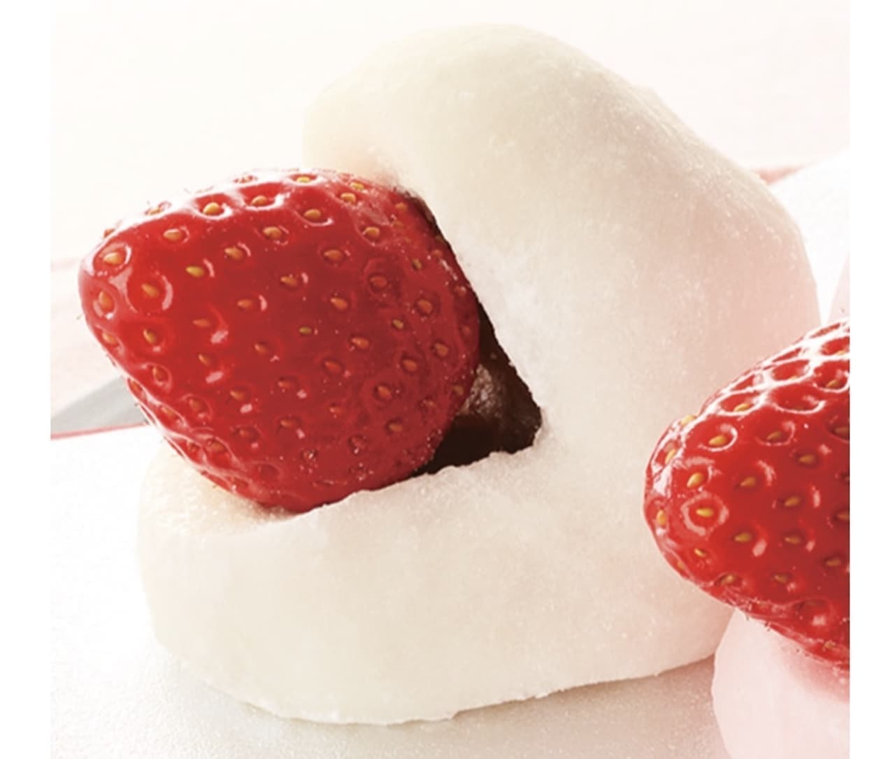 Shateraise New Strawberry Wagashi "Tokusen Tochiotome Seed Large Strawberry Daifuku with Grain Red Bean Paste