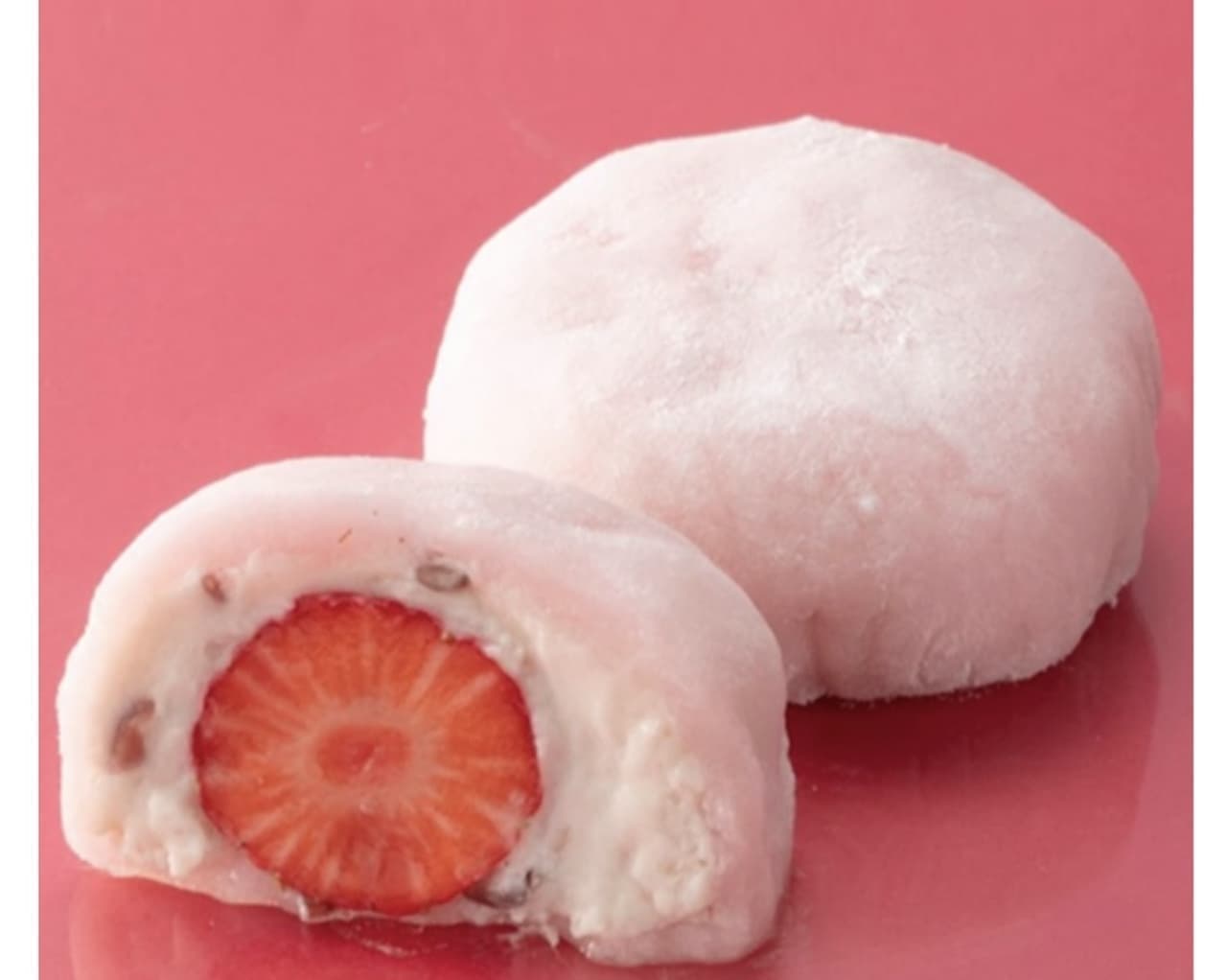 Chateraise "Whipped Cream Daifuku with a Grain of Strawberry