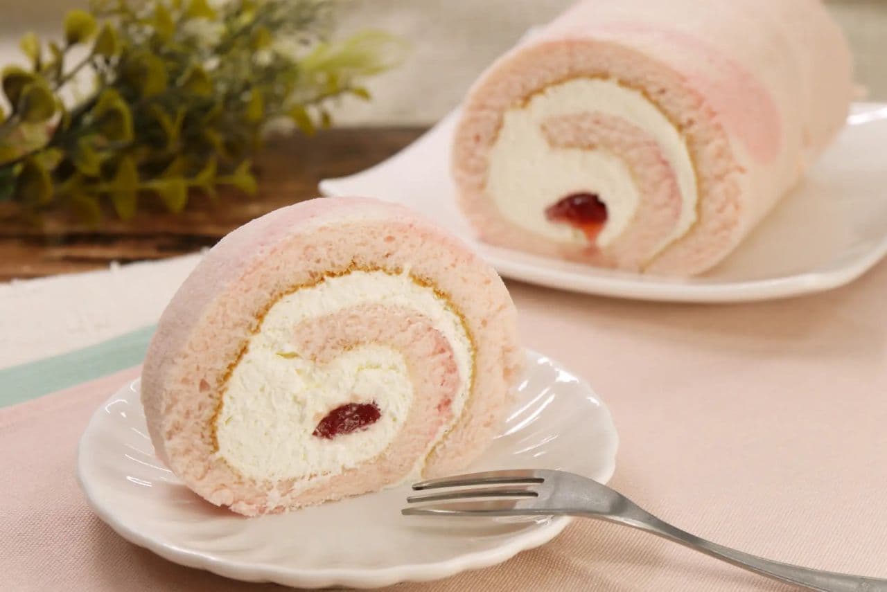 Aeon Select Sweets "Fukuoka Prefecture Amaou Strawberry Cheese Roll - Made with Hokkaido Cream Cheese