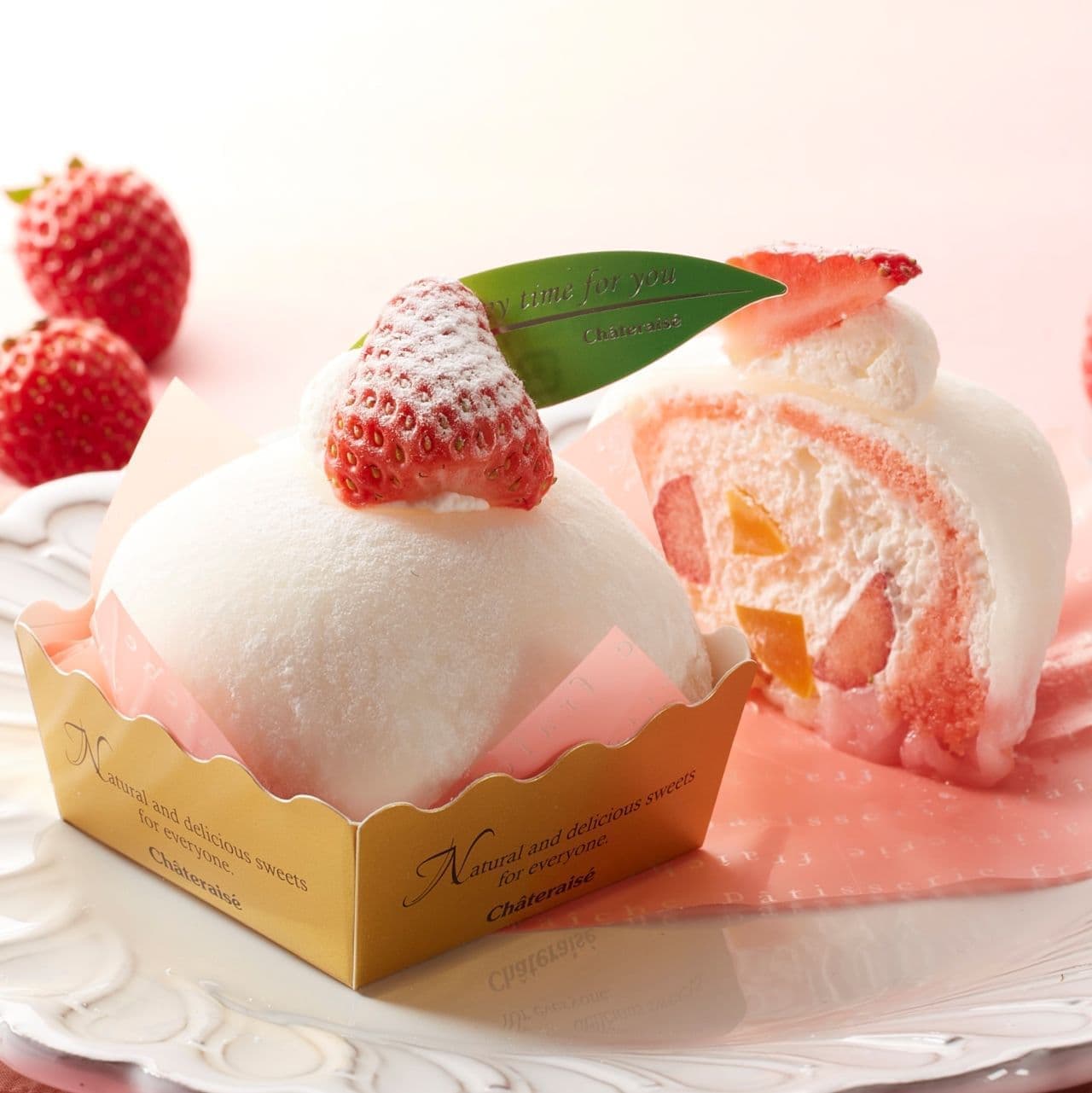 Shateraise "Strawberry Mochifuwa Cake Daifuku" using Tochiotome strawberries